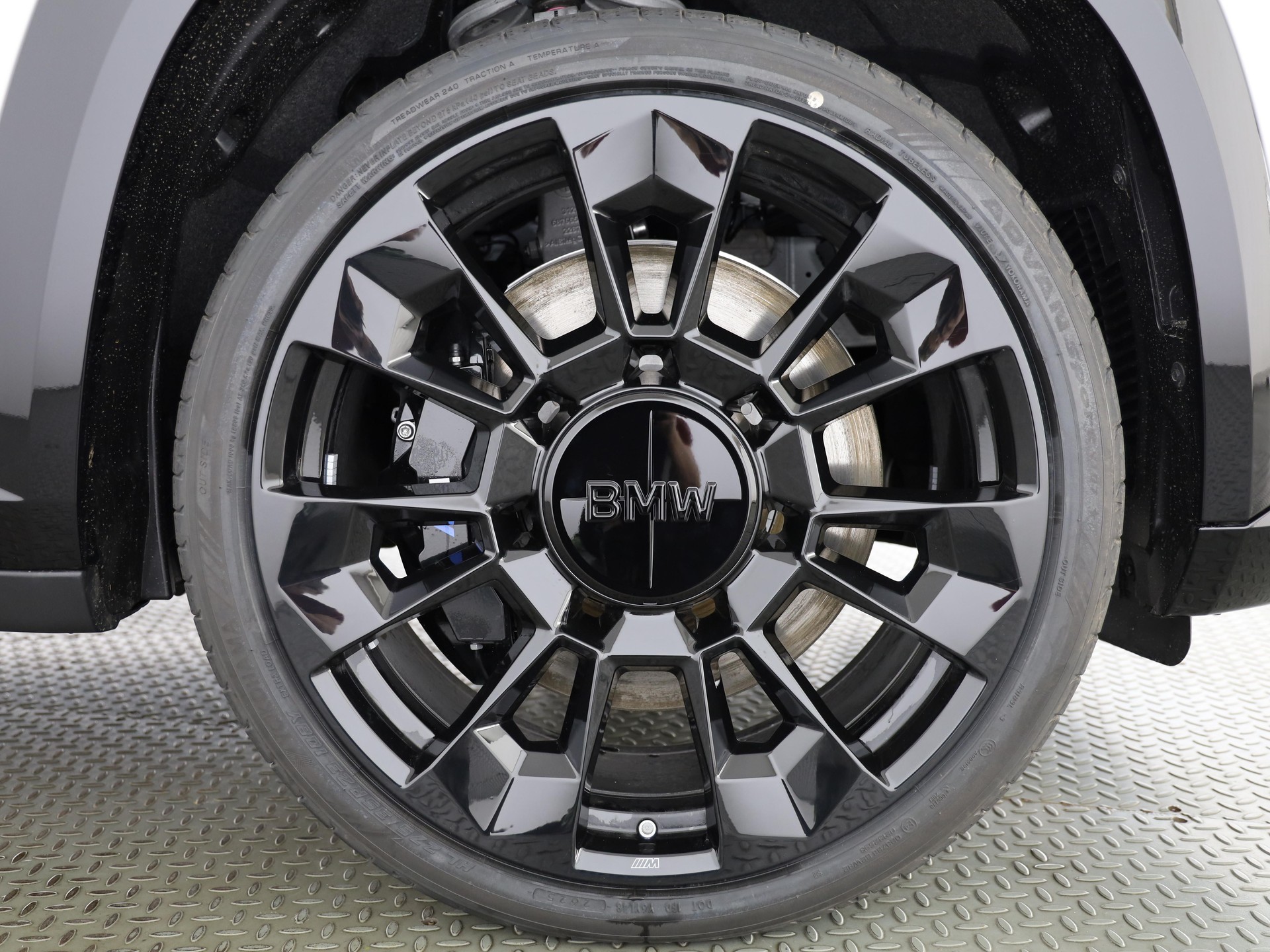 BMW XM 50e Plug-in Hybrid-image-5