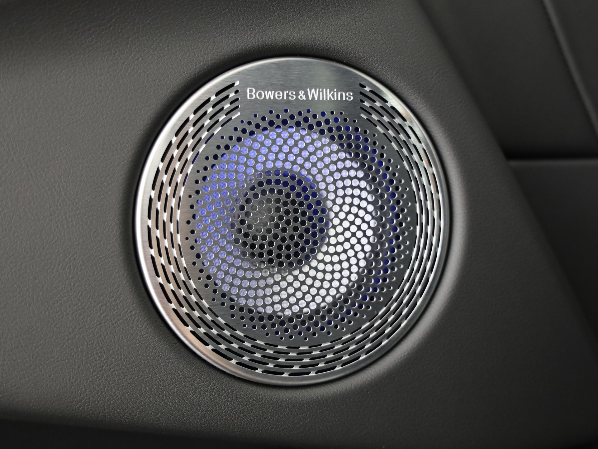 BMW XM 50e Plug-in Hybrid-image-9