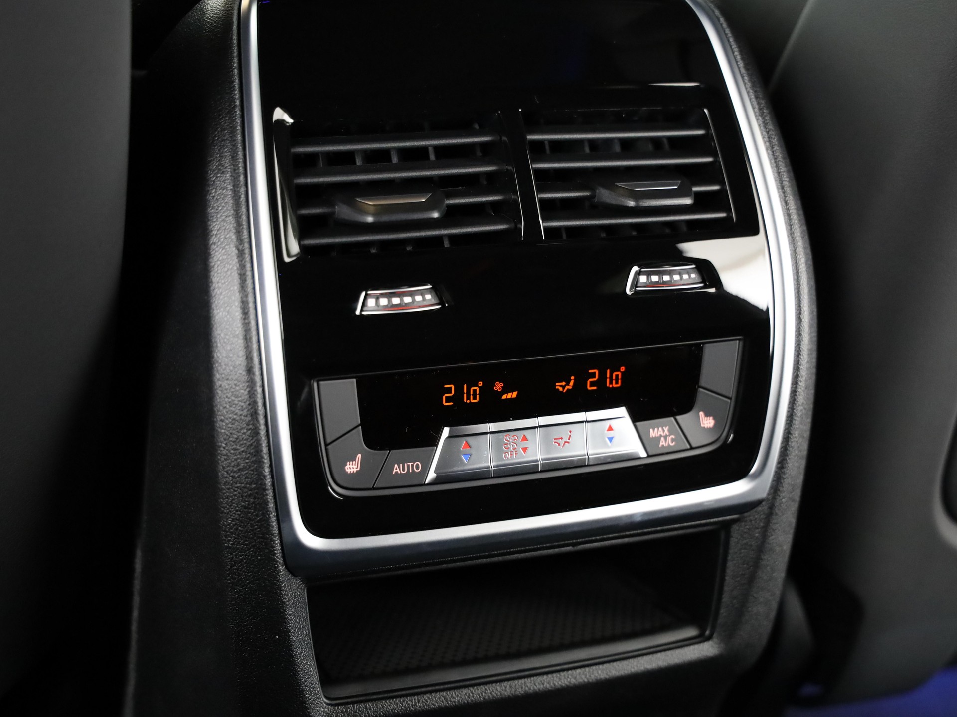 BMW XM 50e Plug-in Hybrid-image-21