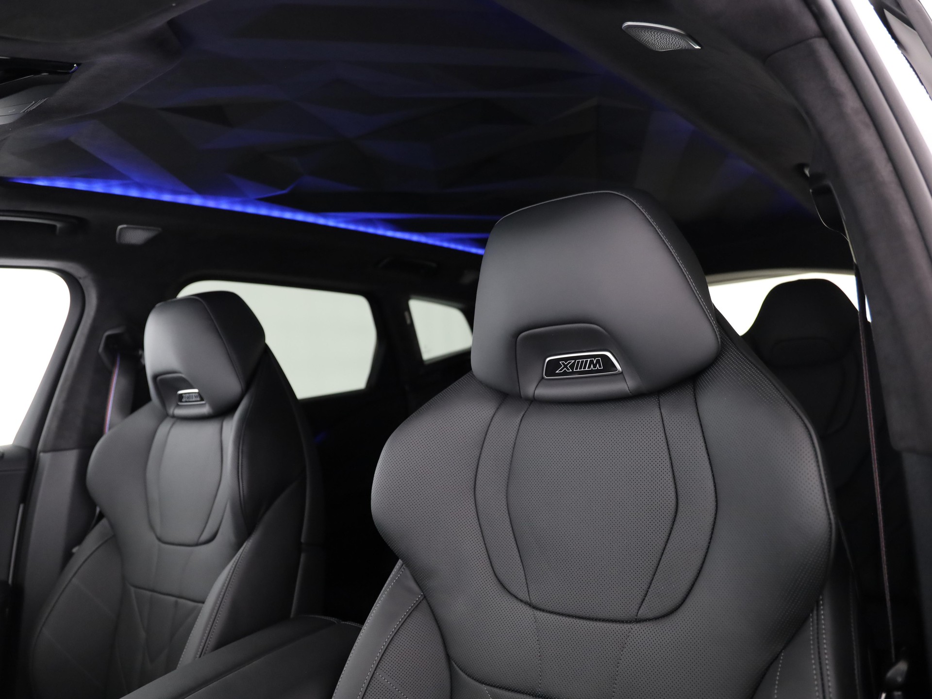 BMW XM 50e Plug-in Hybrid-image-11