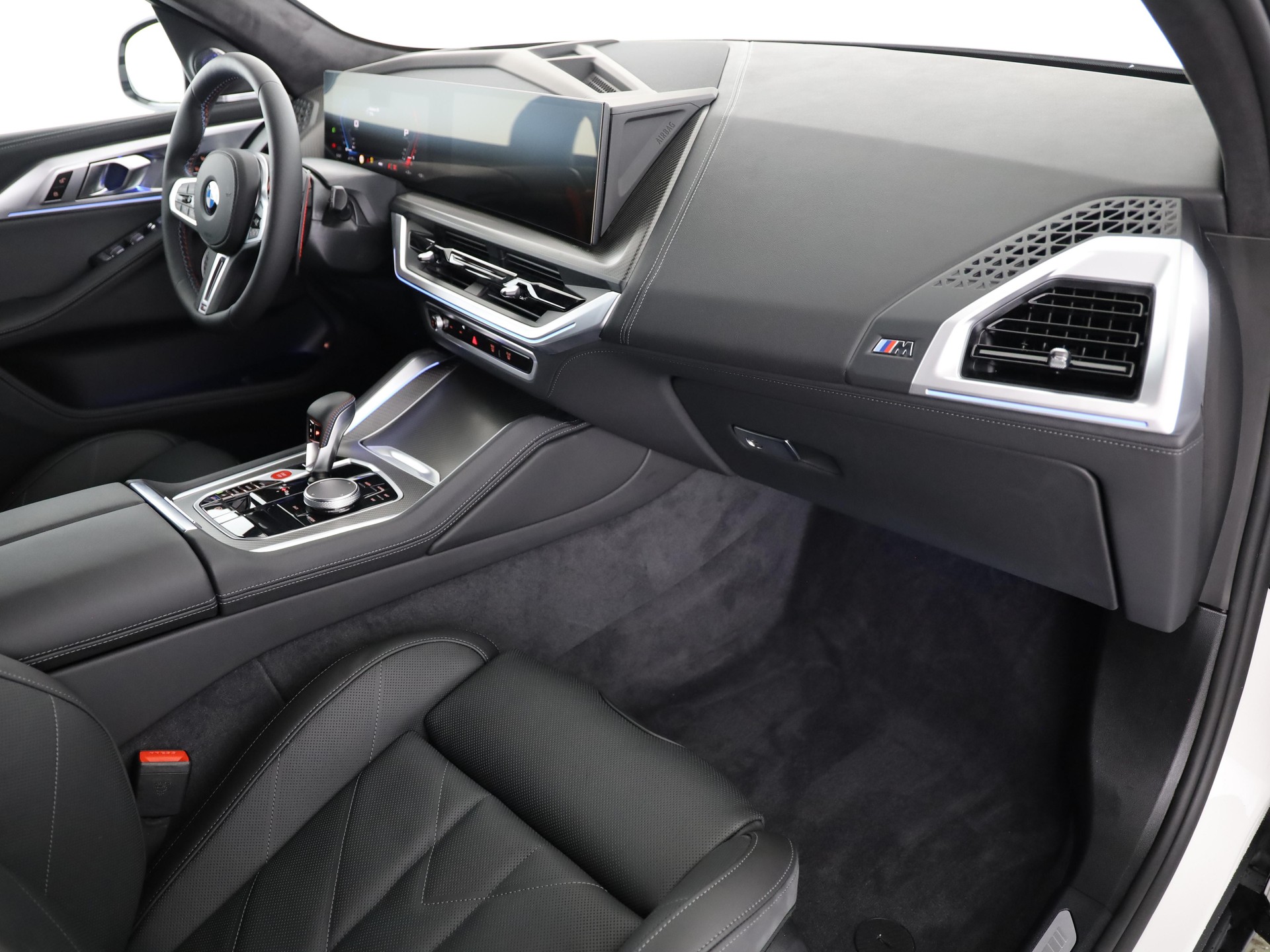 BMW XM 50e Plug-in Hybrid-image-14