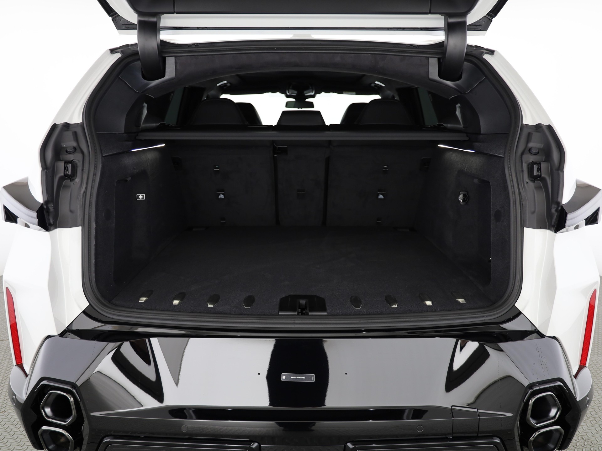 BMW XM 50e Plug-in Hybrid-image-7