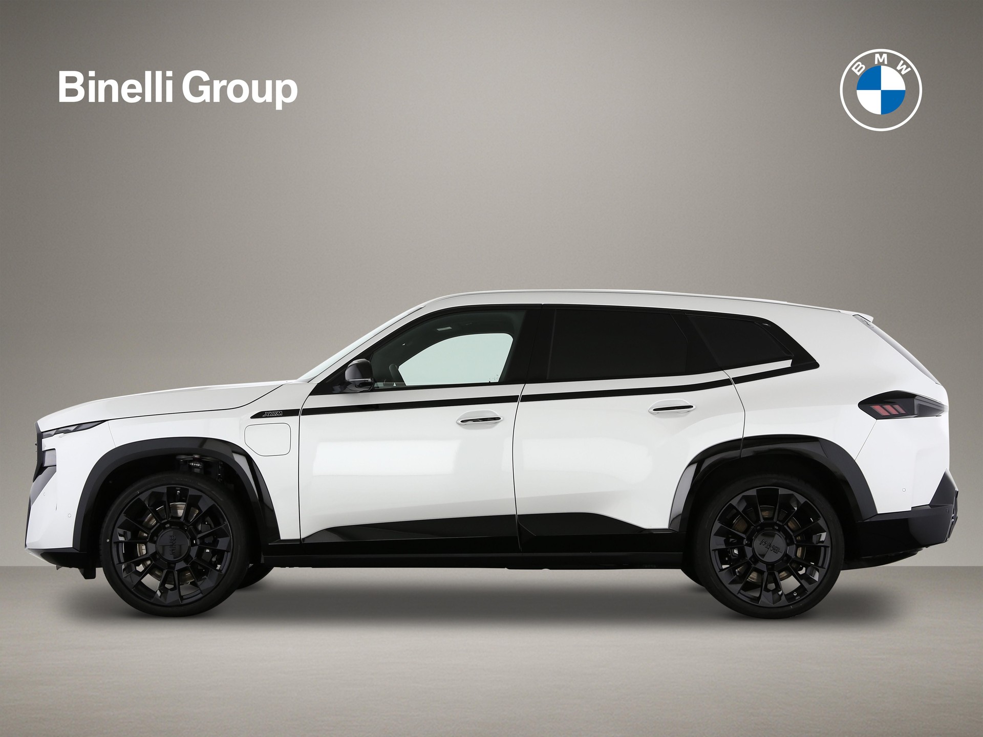 BMW XM 50e Plug-in Hybrid-image-2