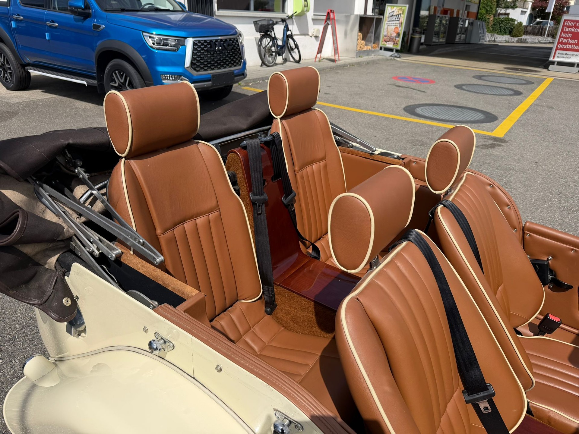 MORGAN Plus 4 2.0 Swiss Pack-image-11