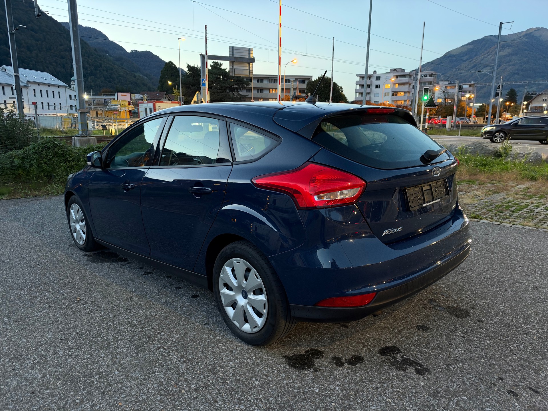 FORD Focus 1.0 SCTi Trend Automatic-image-1