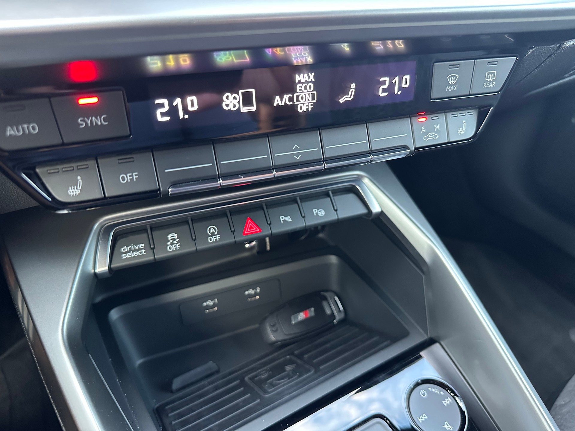 AUDI 2.0 TFSI quattro S-Tronic-image-16