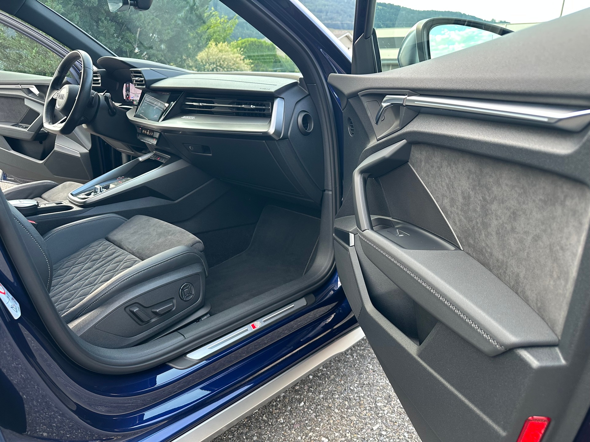 AUDI 2.0 TFSI quattro S-Tronic-image-17