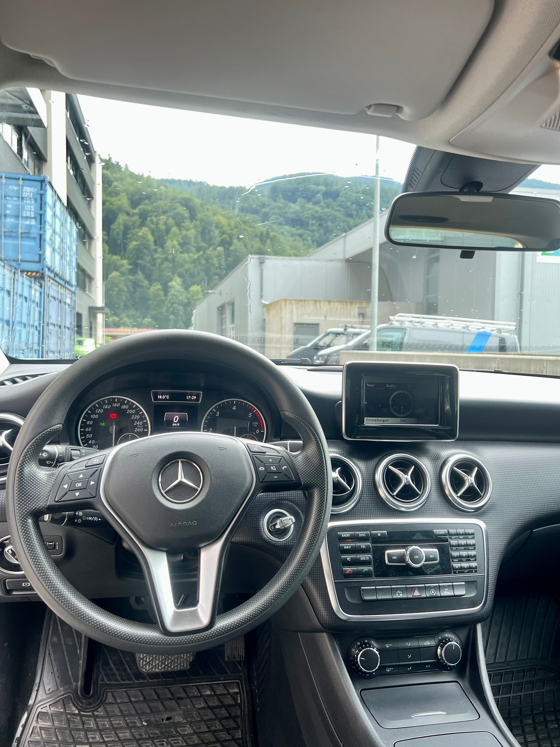 MERCEDES-BENZ A 180-image-4