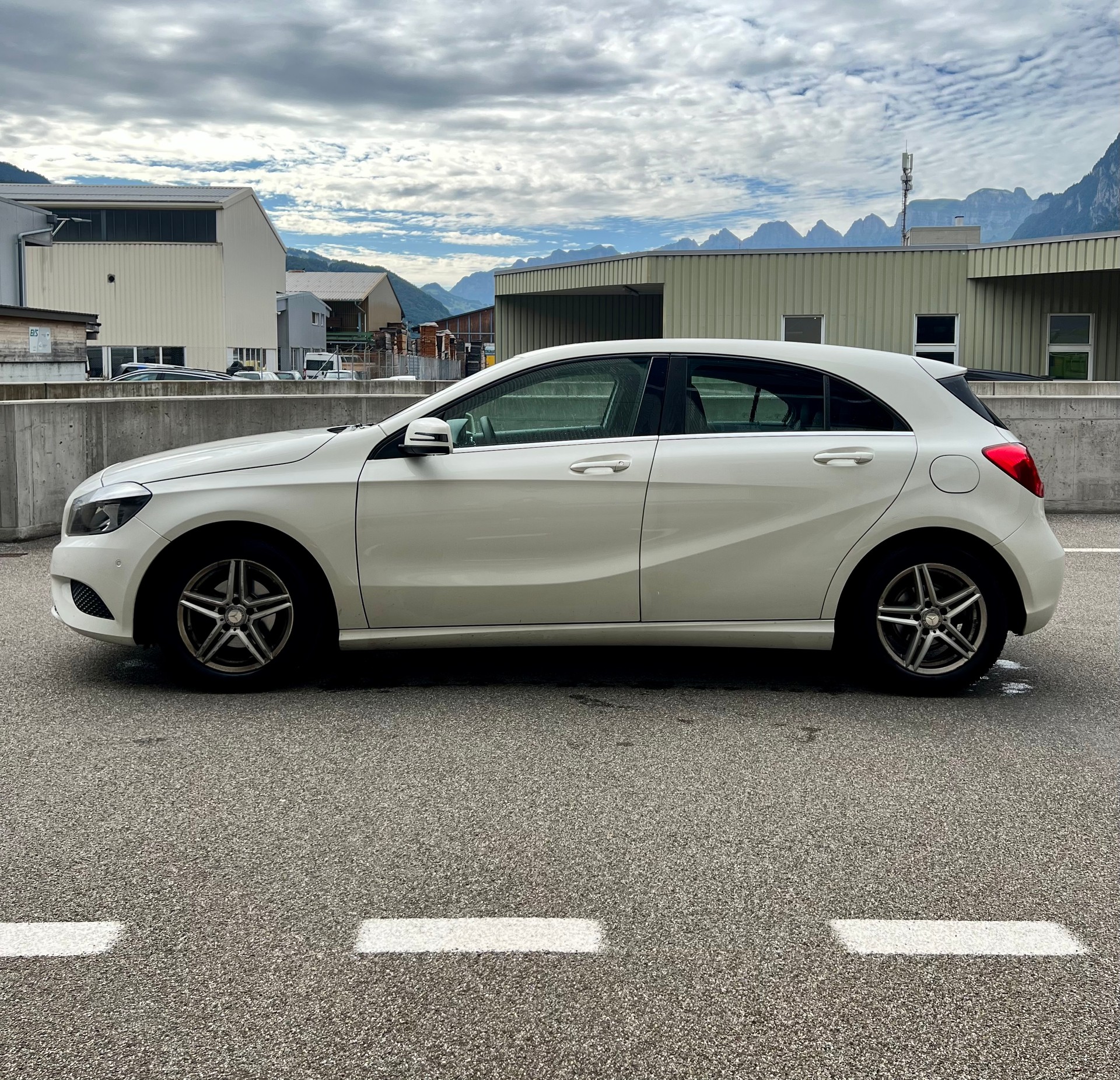 MERCEDES-BENZ A 180-image-2