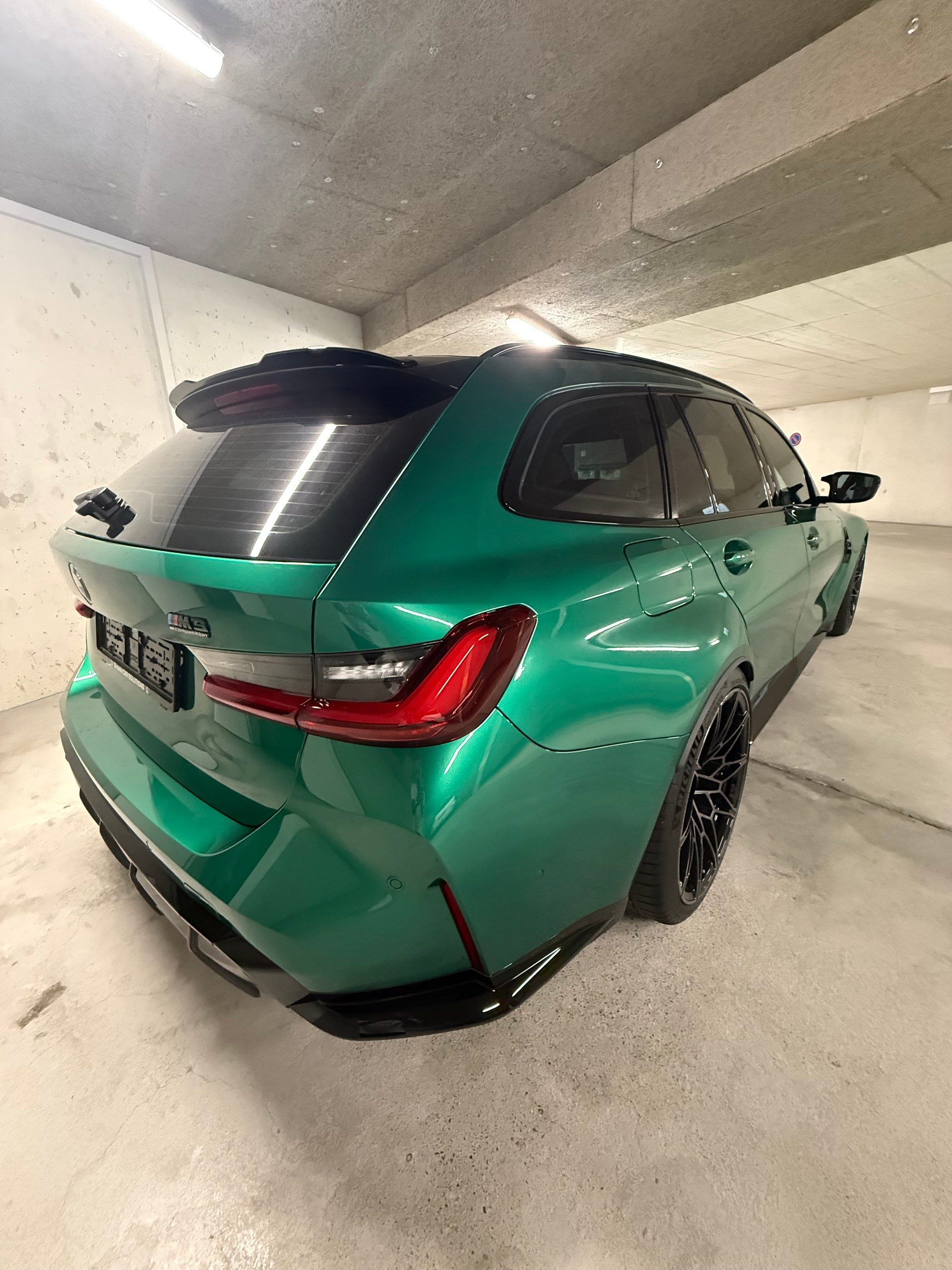 BMW M3 Competition xDrive - CH🇨🇭Auto - Full Carbone - Freins carbone Céramique-image-5