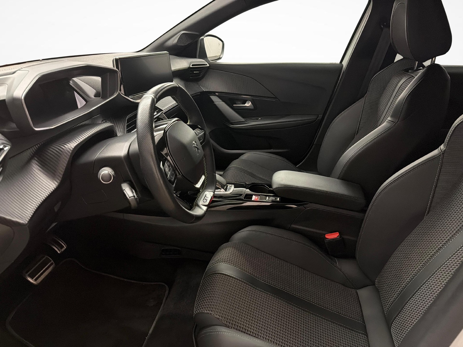 PEUGEOT 208 e-GT-image-10