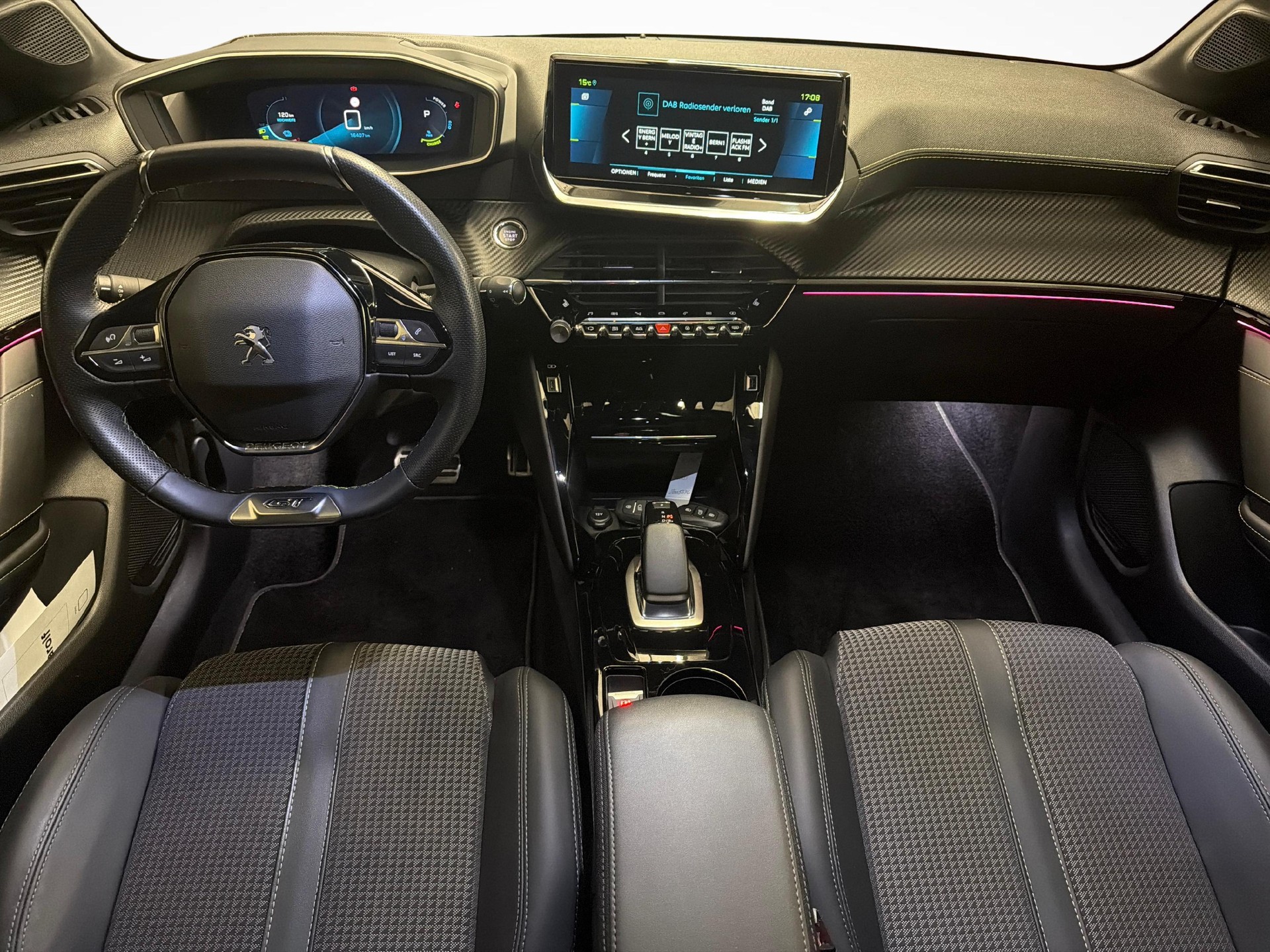 PEUGEOT 208 e-GT-image-9