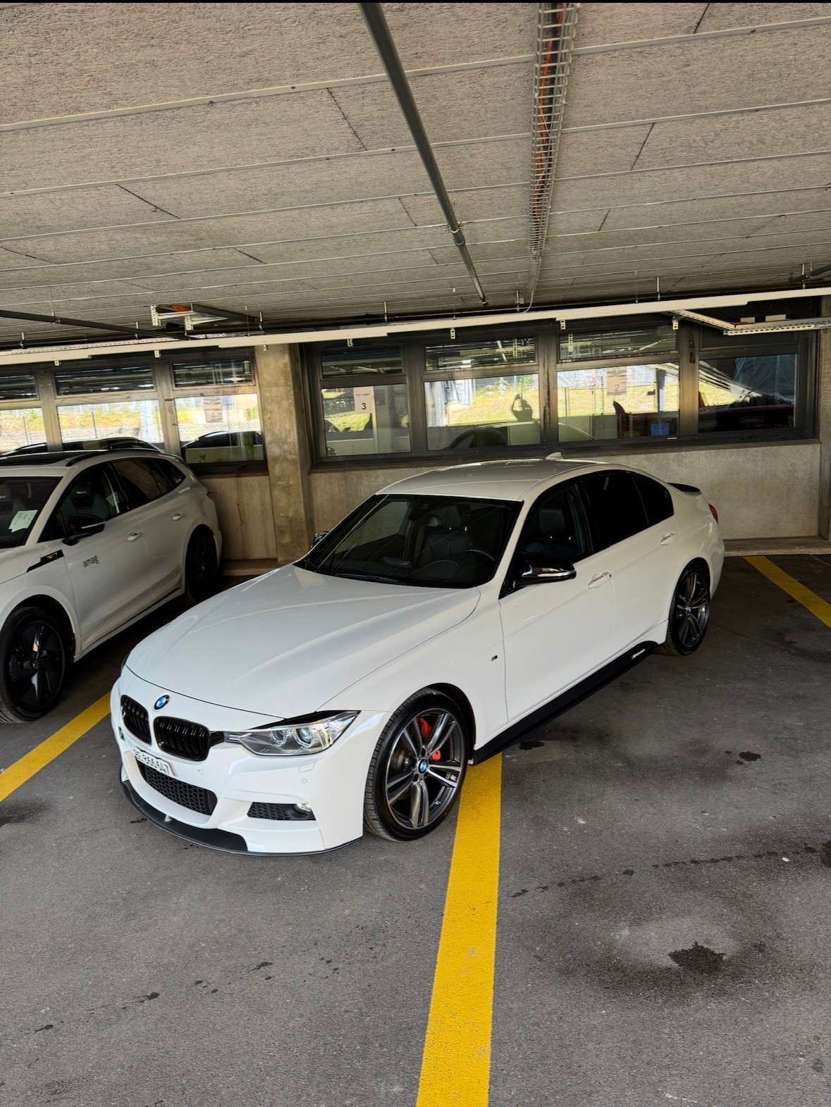 BMW 335i-image-3