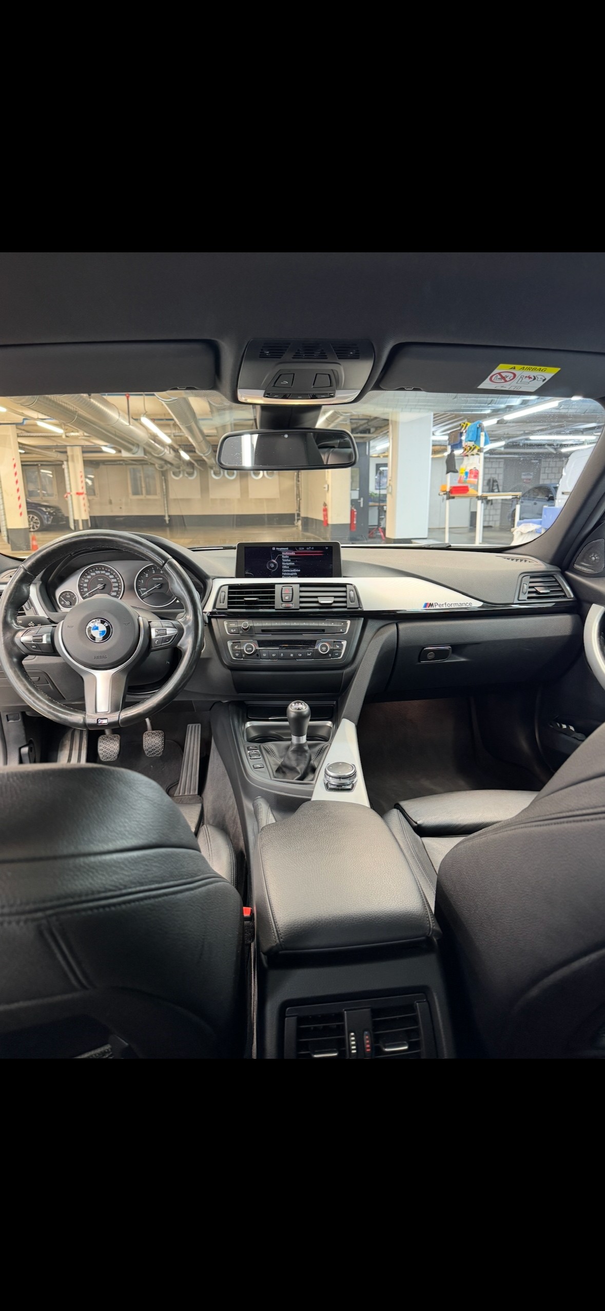 BMW 335i-image-4