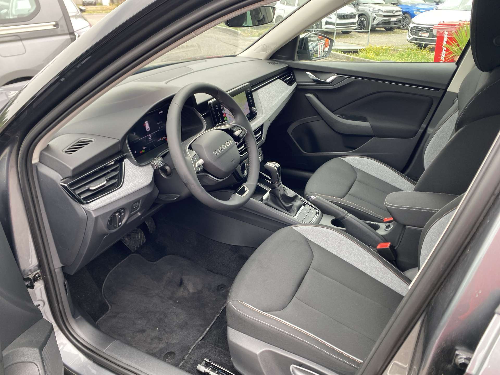 SKODA Kamiq 1.0 TSi Selection Black DSG-Automat-image-3