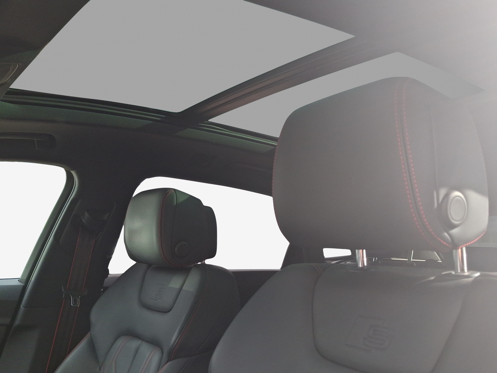 AUDI Q8 55 e-tron Black Edition quattro-image-15