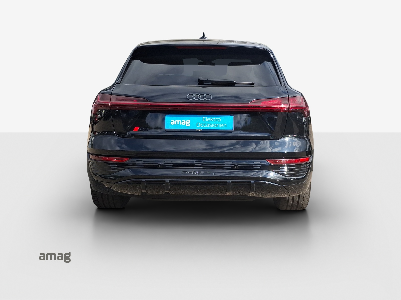 AUDI Q8 55 e-tron Black Edition quattro-image-4