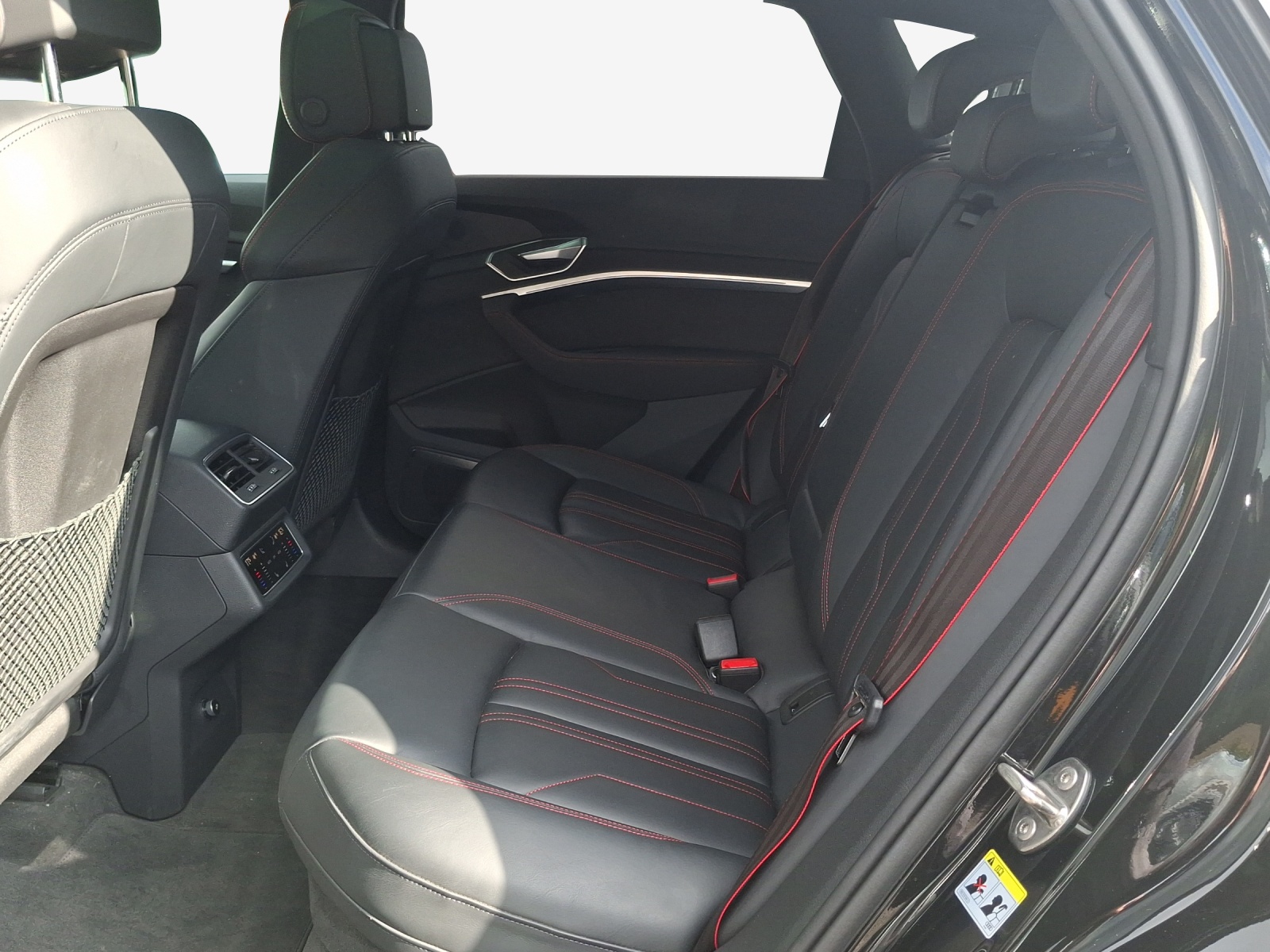 AUDI Q8 55 e-tron Black Edition quattro-image-12