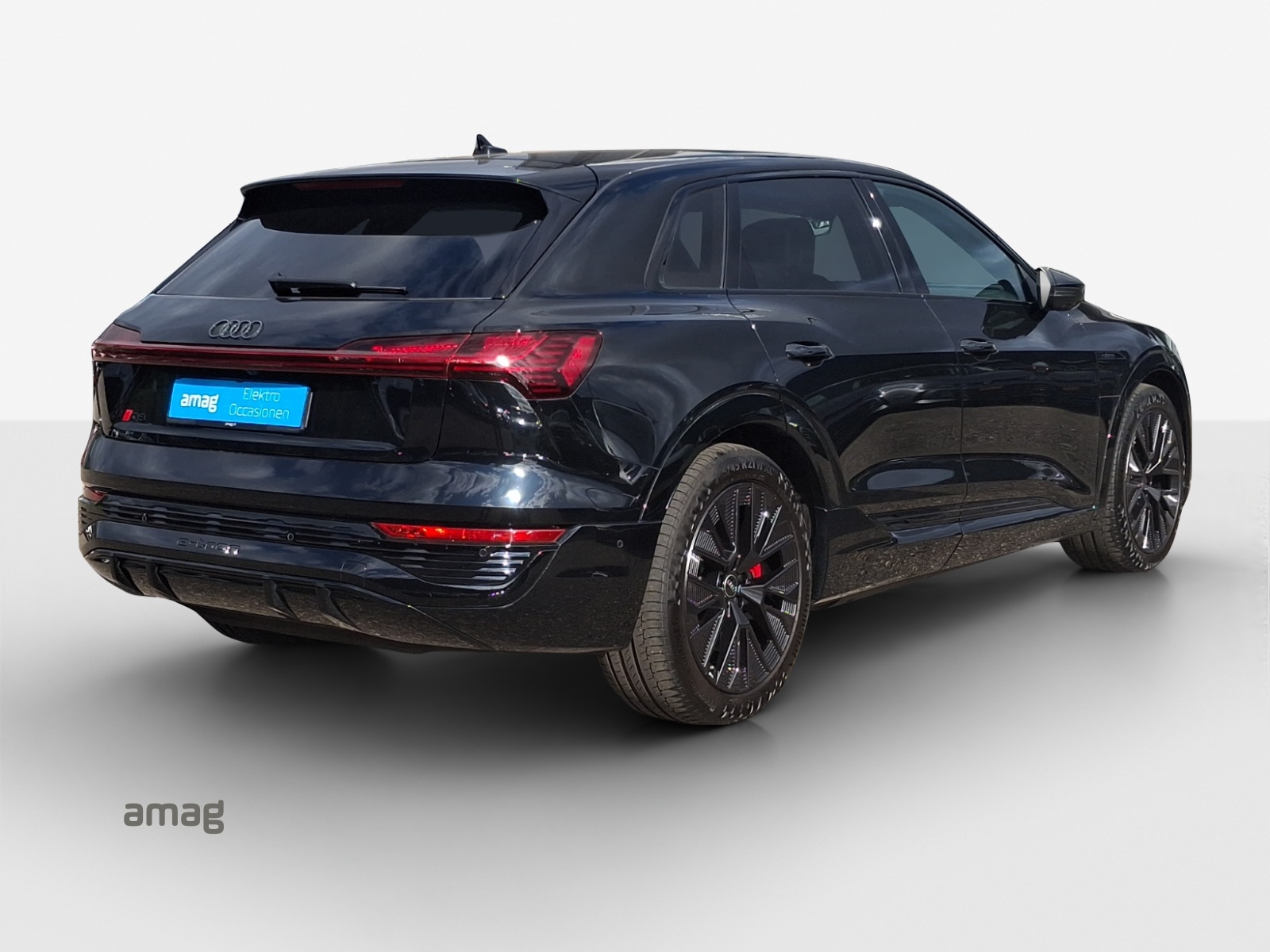 AUDI Q8 55 e-tron Black Edition quattro-image-5