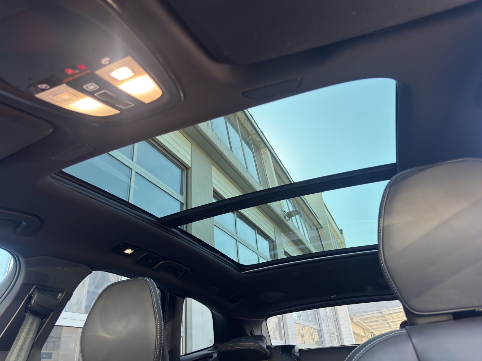 VOLVO XC60 2.0 T8 TE XCENTRIC Black Edition eAWD-image-13