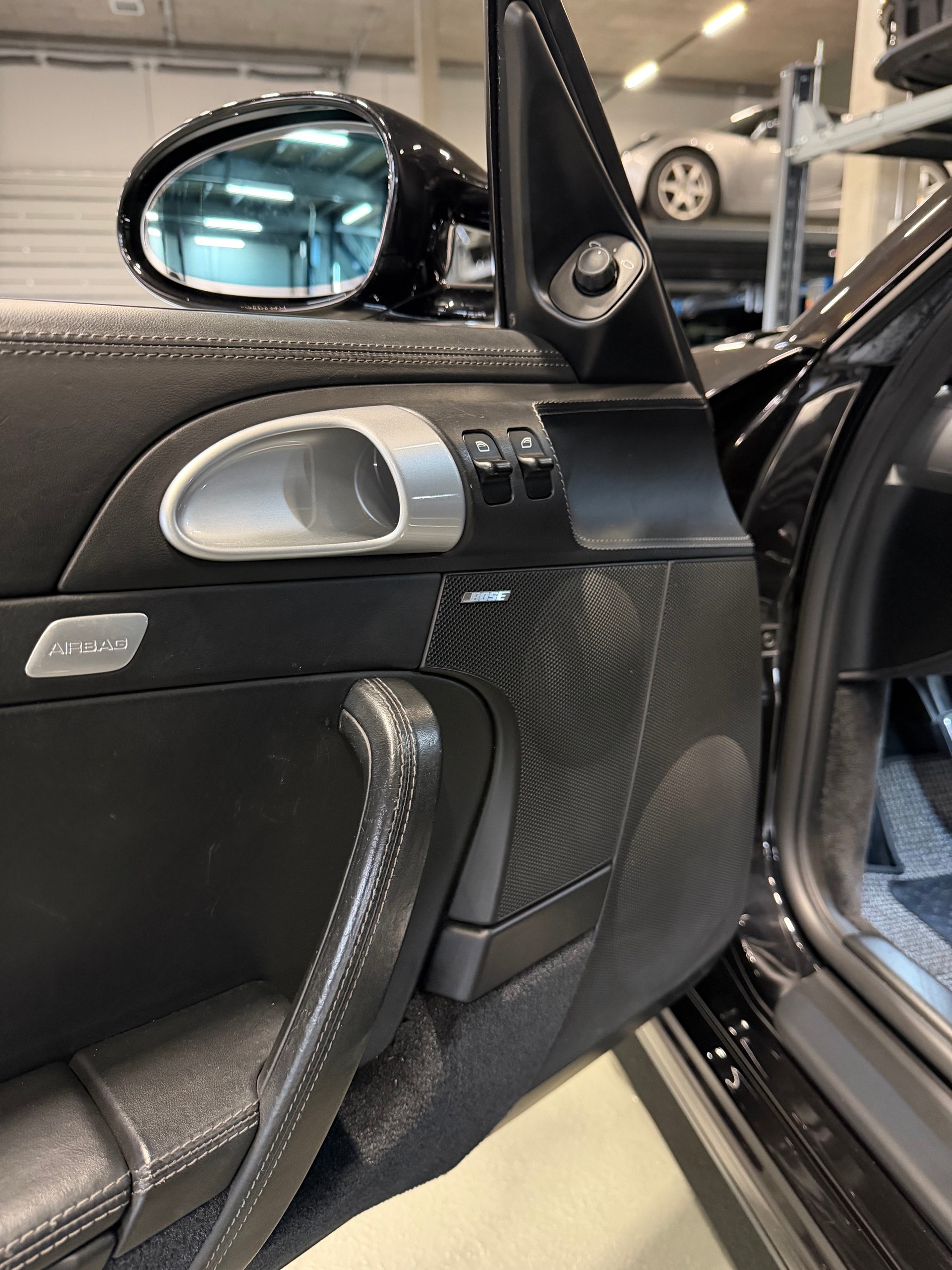 PORSCHE 911 Carrera 4S-image-14