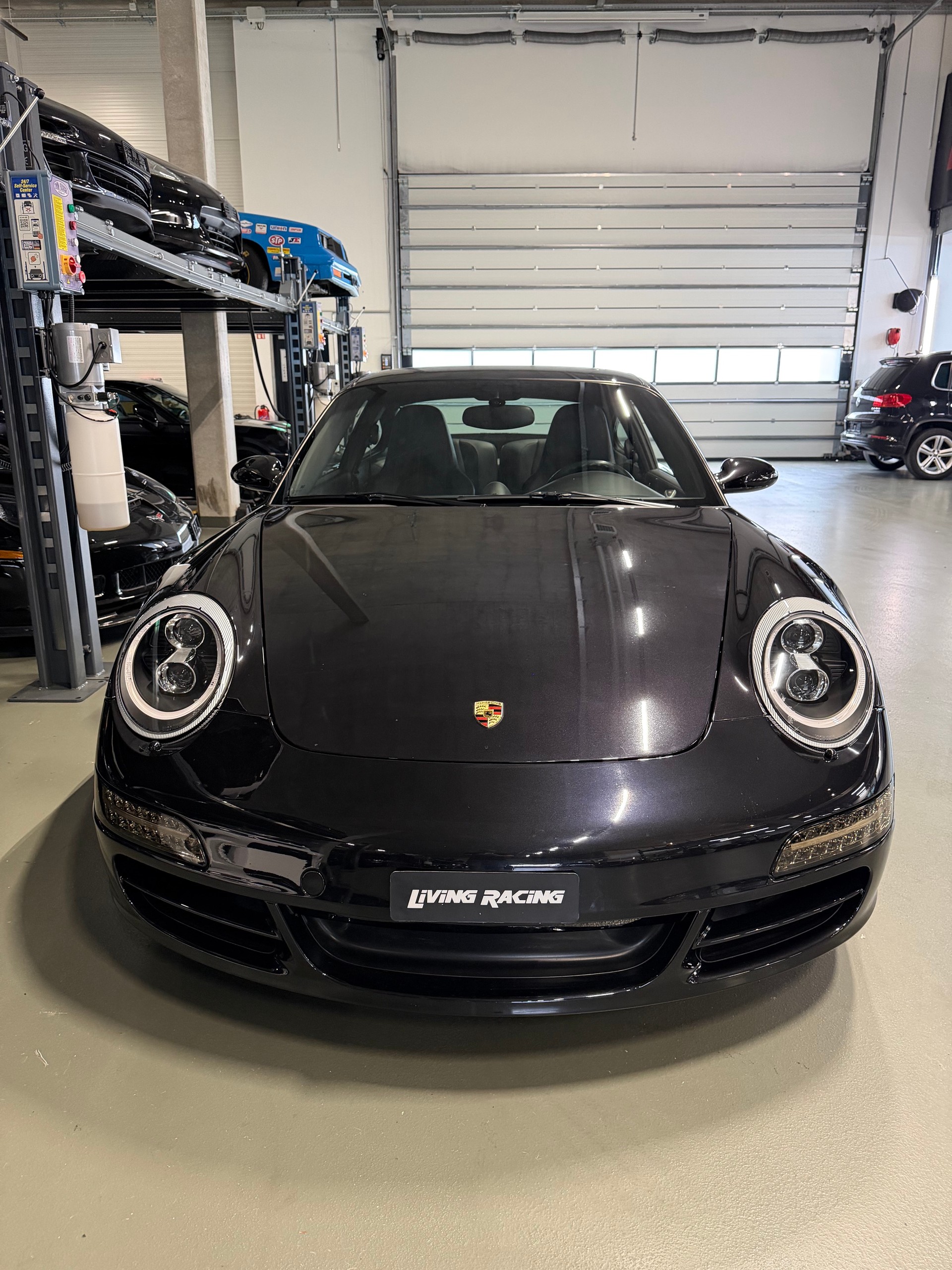 PORSCHE 911 Carrera 4S-image-4