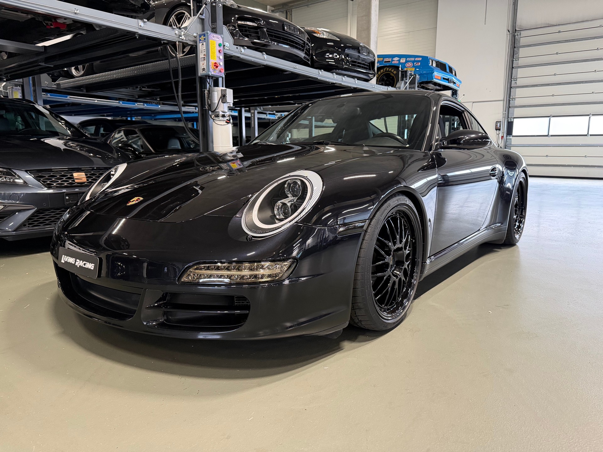 PORSCHE 911 Carrera 4S-image-1