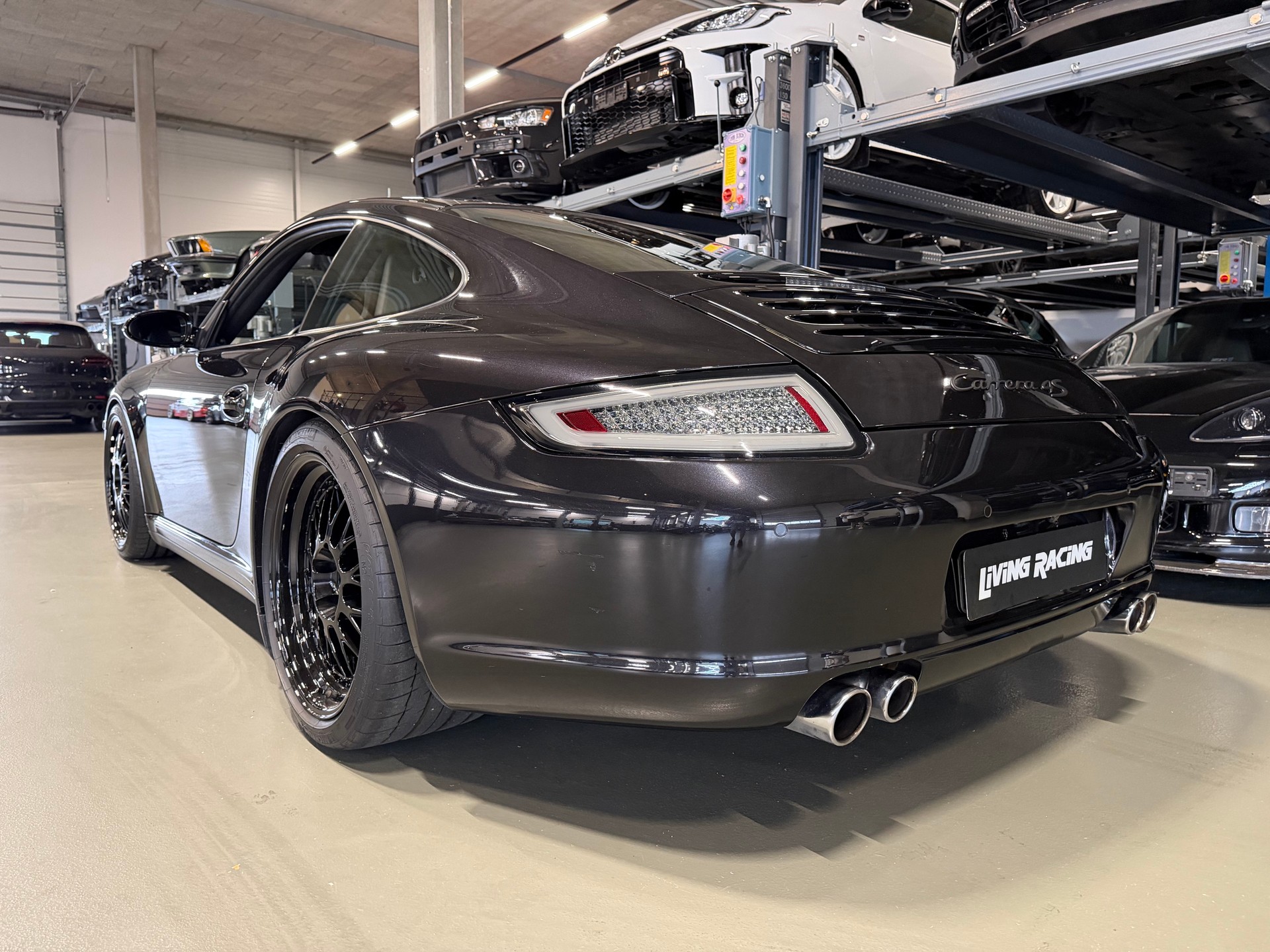 PORSCHE 911 Carrera 4S-image-2