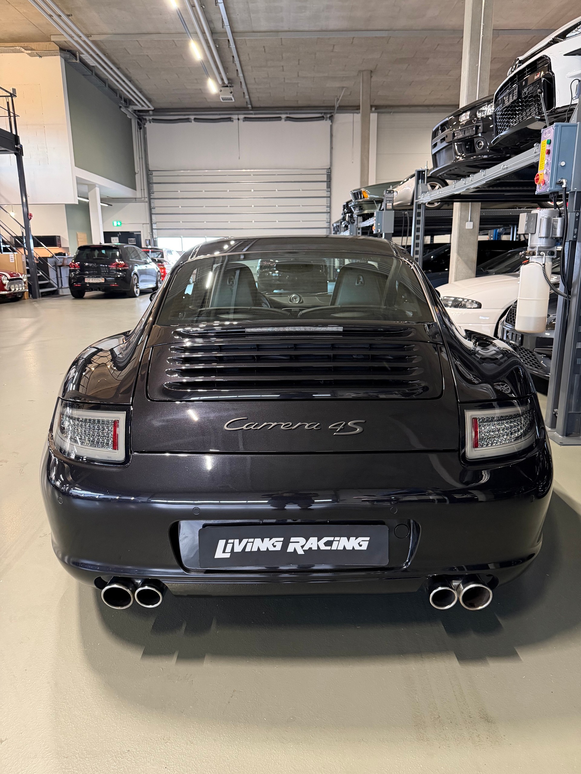 PORSCHE 911 Carrera 4S-image-3