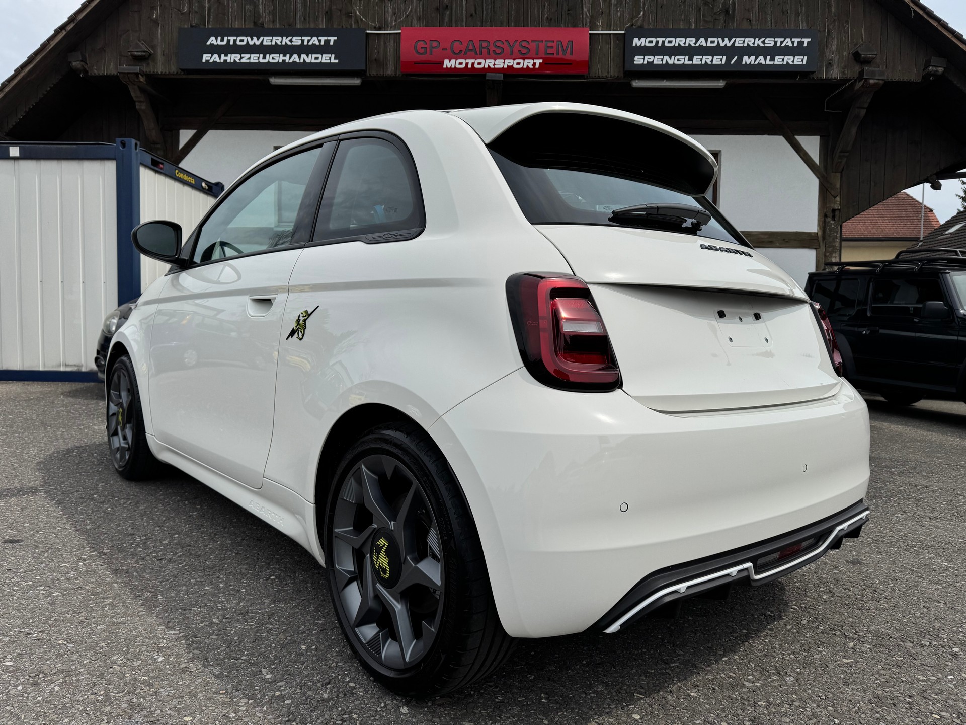 FIAT Abarth 500e-image-2