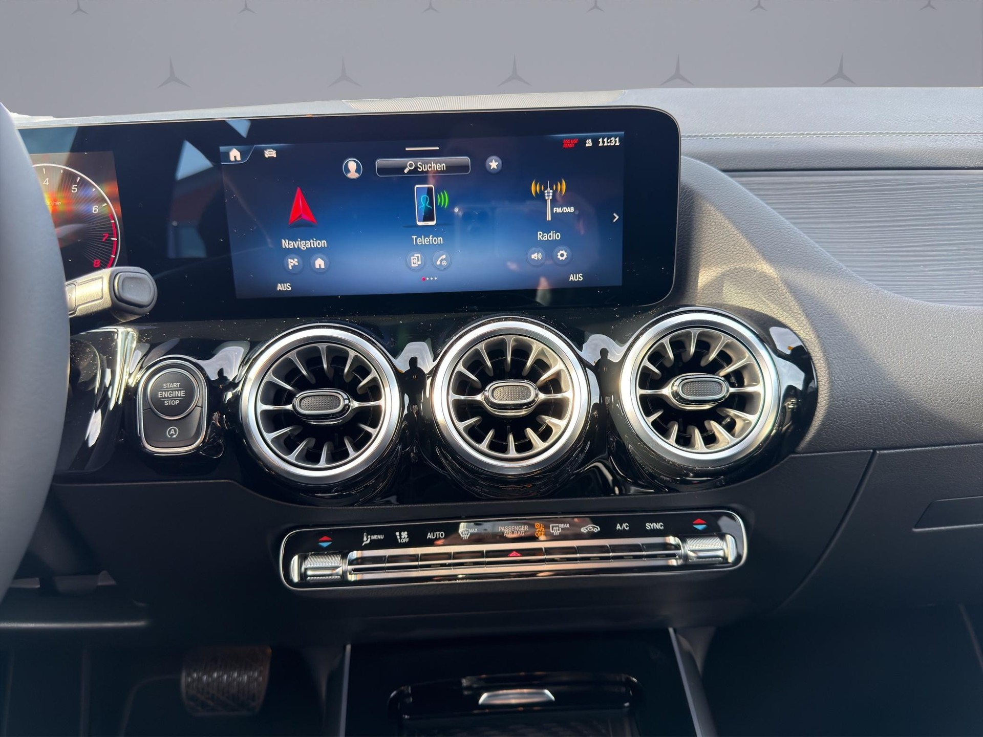 MERCEDES-BENZ GLA 250 Swiss Star Progressive 4matic-image-13