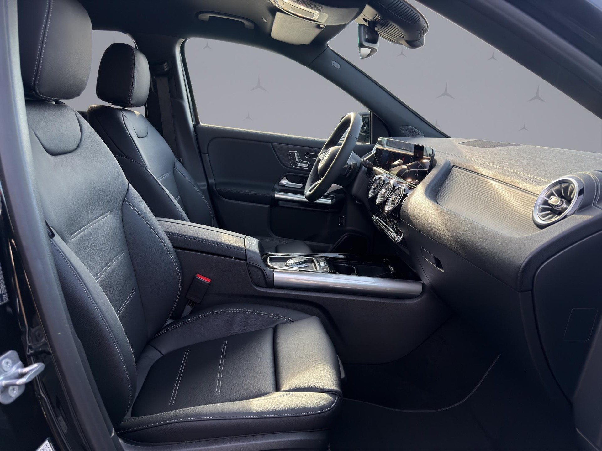MERCEDES-BENZ GLA 250 Swiss Star Progressive 4matic-image-15