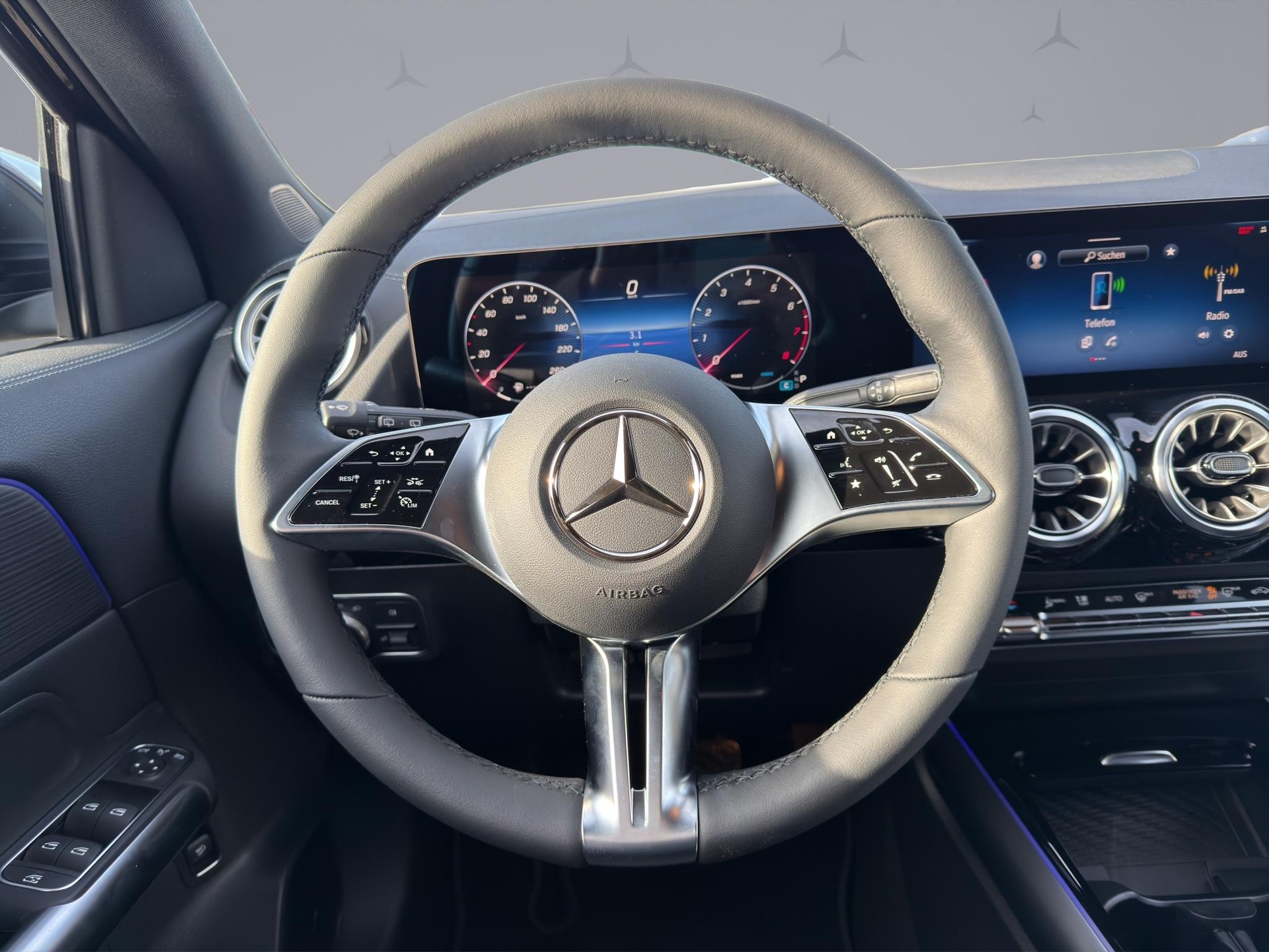 MERCEDES-BENZ GLA 250 Swiss Star Progressive 4matic-image-11