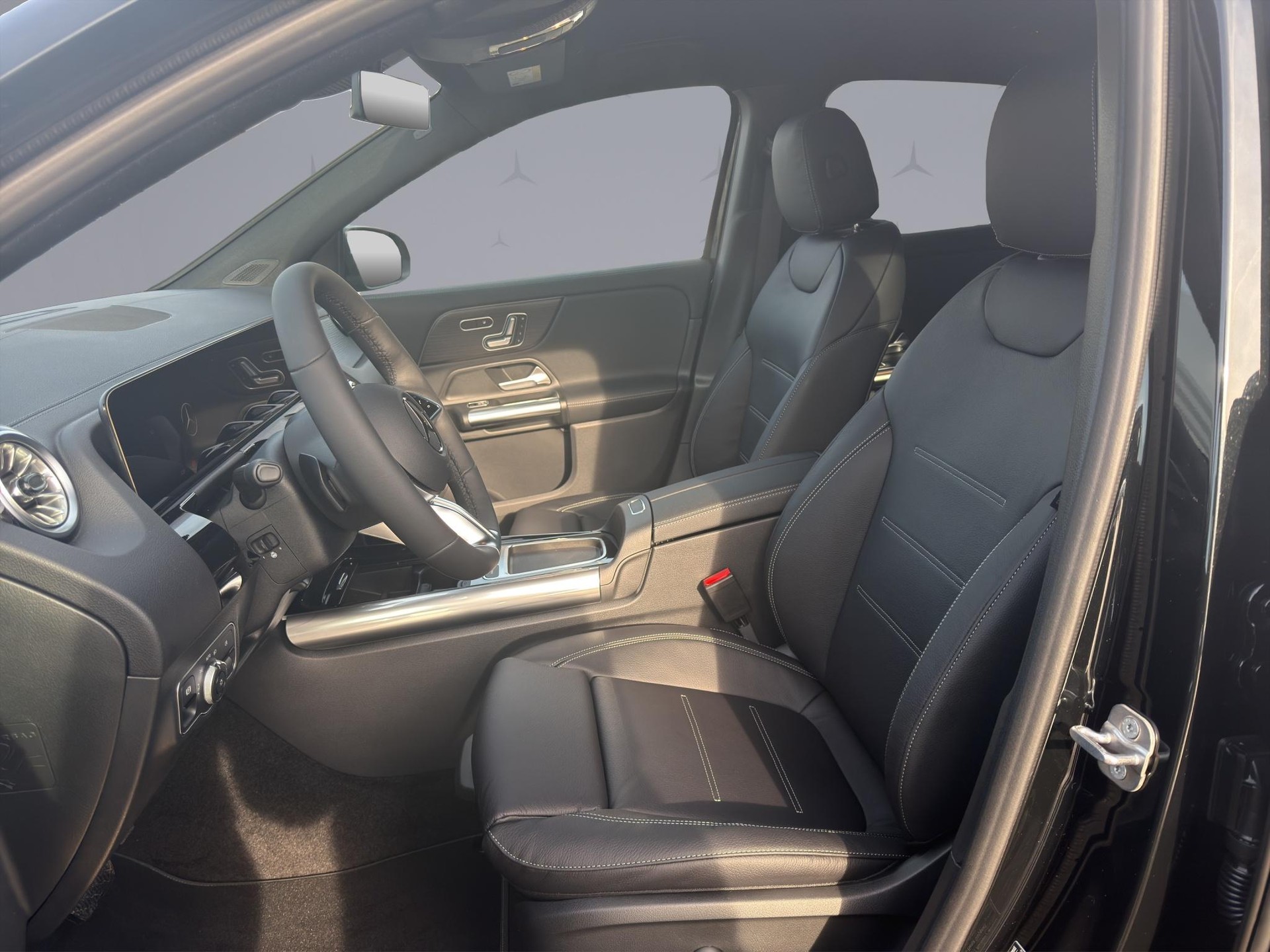 MERCEDES-BENZ GLA 250 Swiss Star Progressive 4matic-image-8