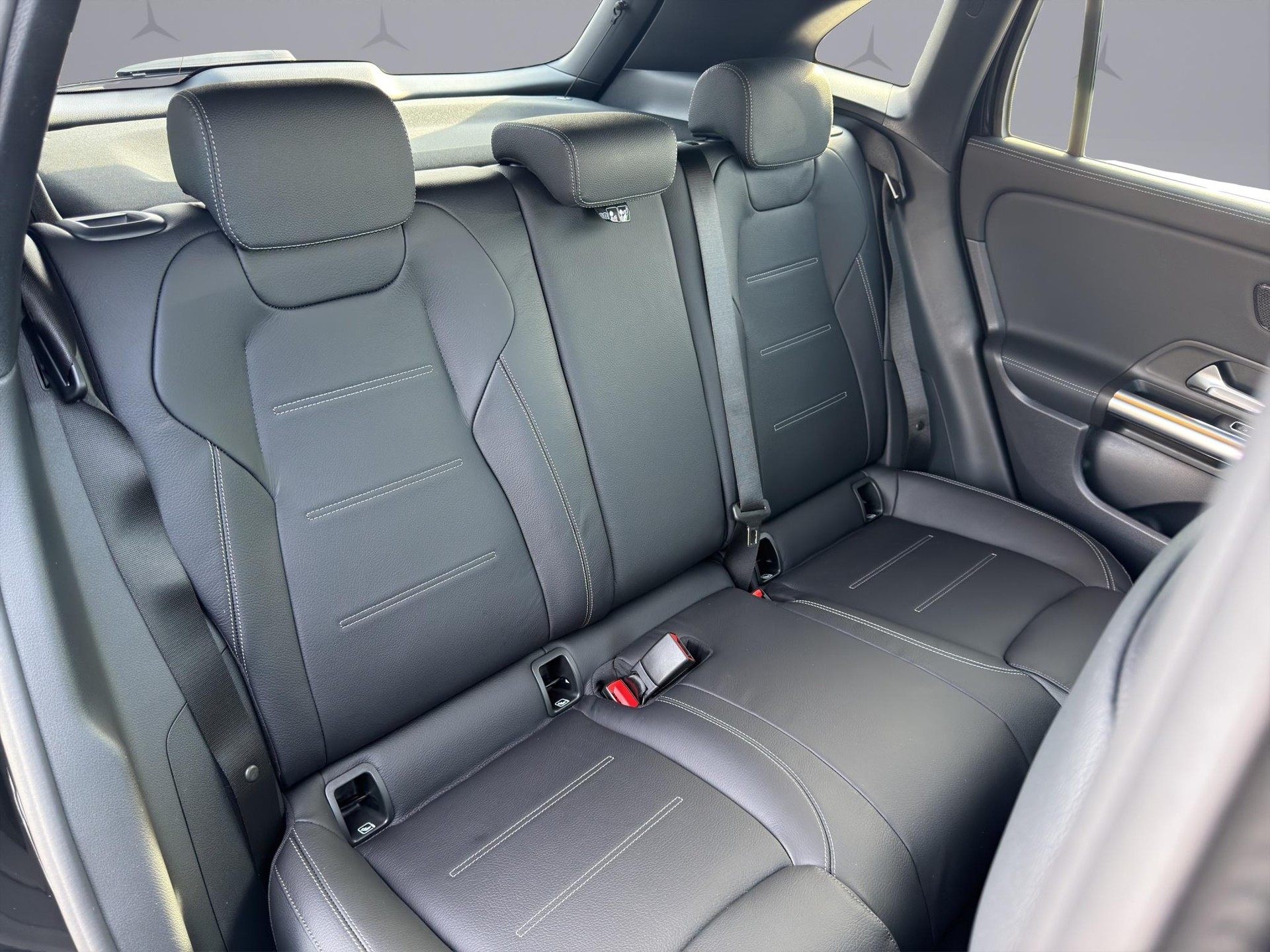 MERCEDES-BENZ GLA 250 Swiss Star Progressive 4matic-image-16