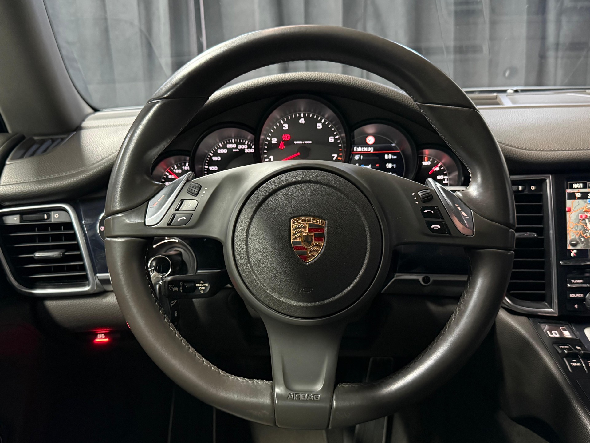 PORSCHE Panamera 4S 3.0 PDK /Exclusively Serviced by Porsche.-image-16
