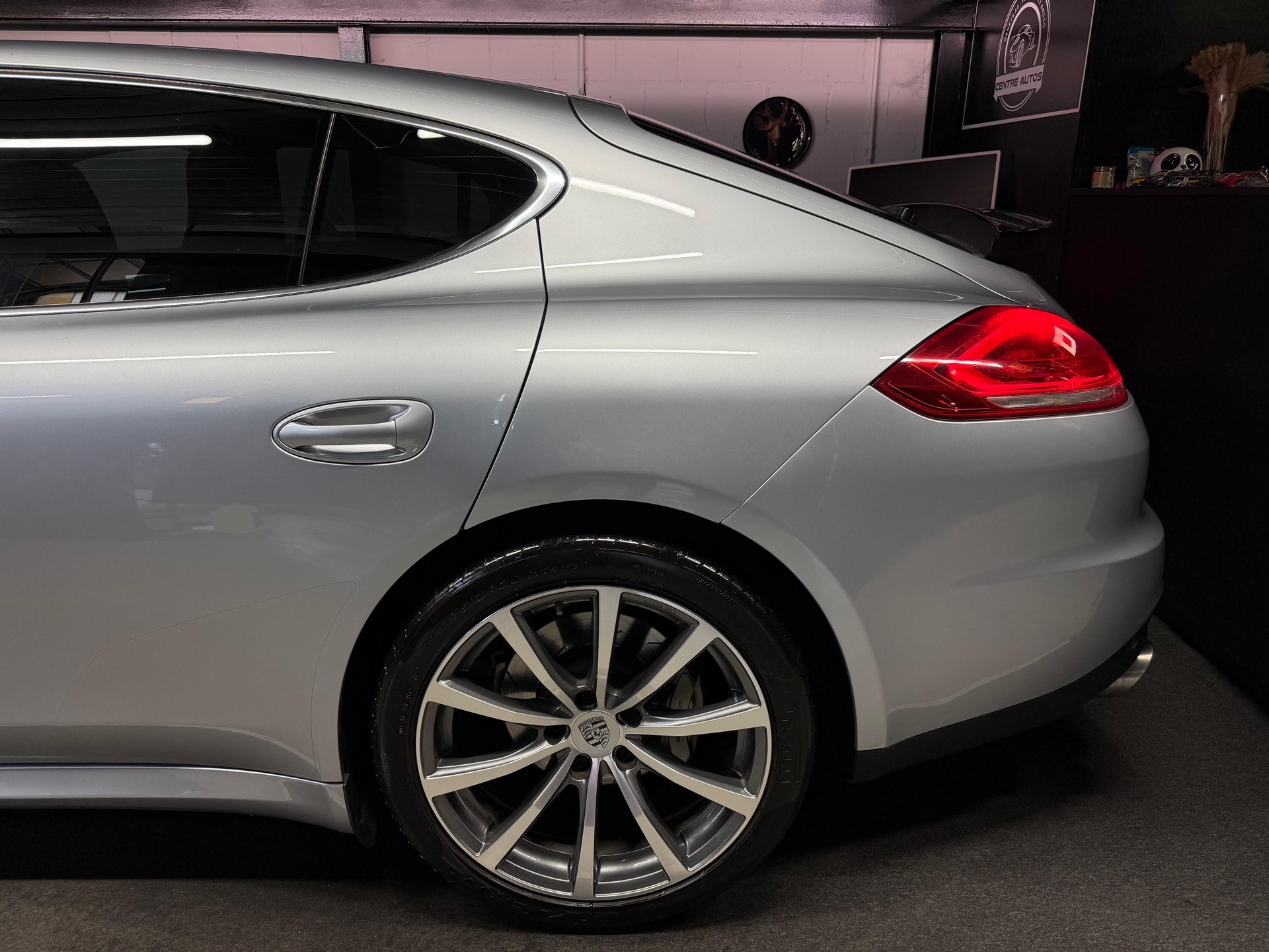 PORSCHE Panamera 4S 3.0 PDK /Exclusively Serviced by Porsche.-image-7