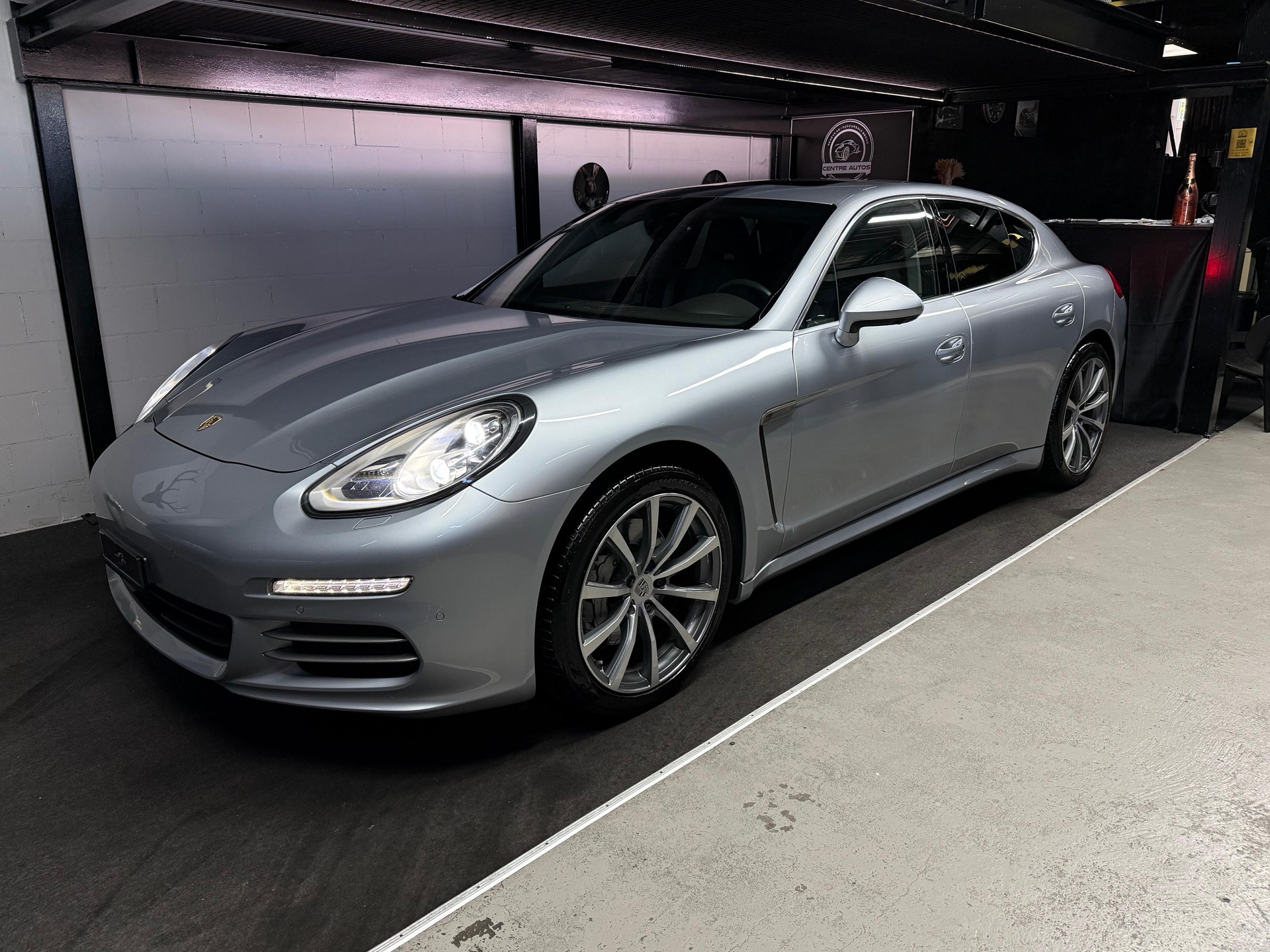 PORSCHE Panamera 4S 3.0 PDK /Exclusively Serviced by Porsche.