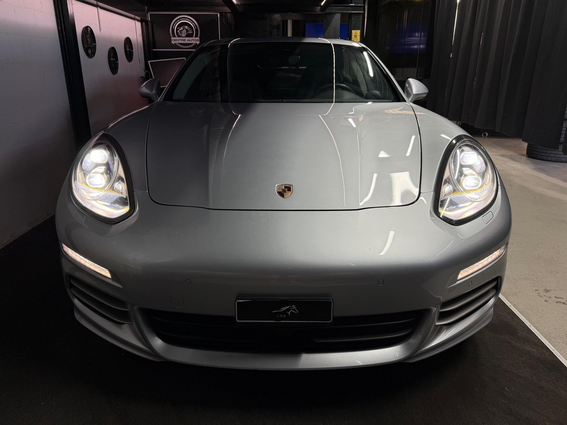 PORSCHE Panamera 4S 3.0 PDK /Exclusively Serviced by Porsche.-image-4