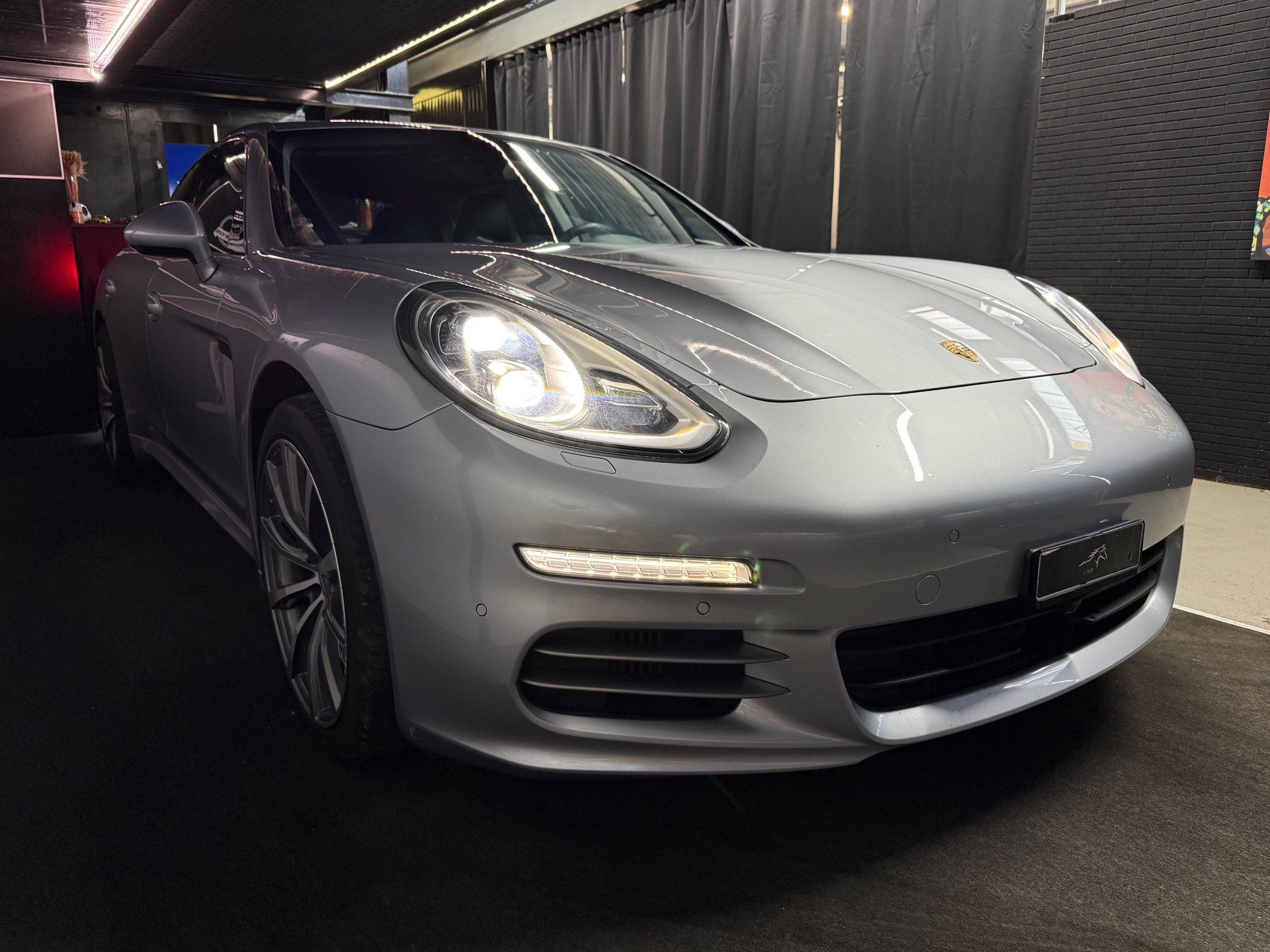 PORSCHE Panamera 4S 3.0 PDK /Exclusively Serviced by Porsche.-image-9