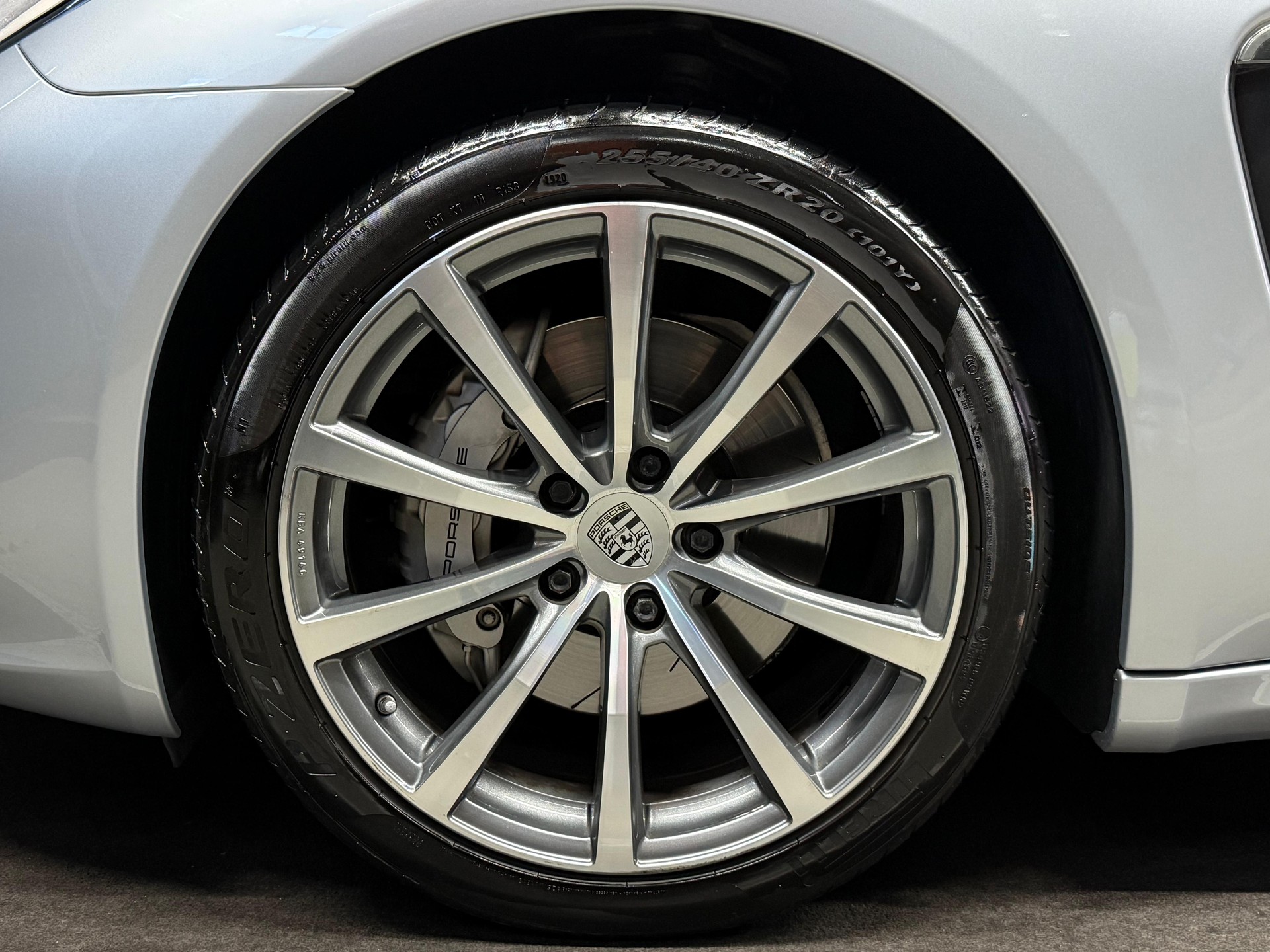 PORSCHE Panamera 4S 3.0 PDK /Exclusively Serviced by Porsche.-image-8