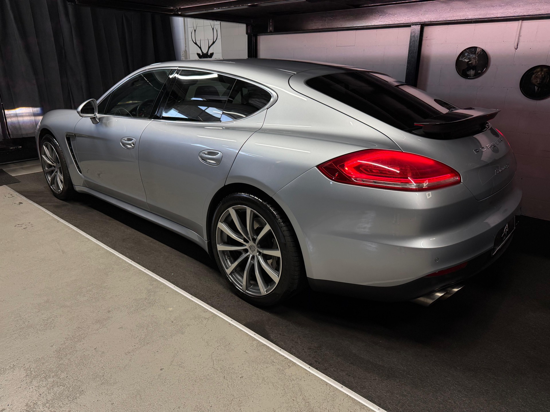 PORSCHE Panamera 4S 3.0 PDK /Exclusively Serviced by Porsche.-showroom-element-2