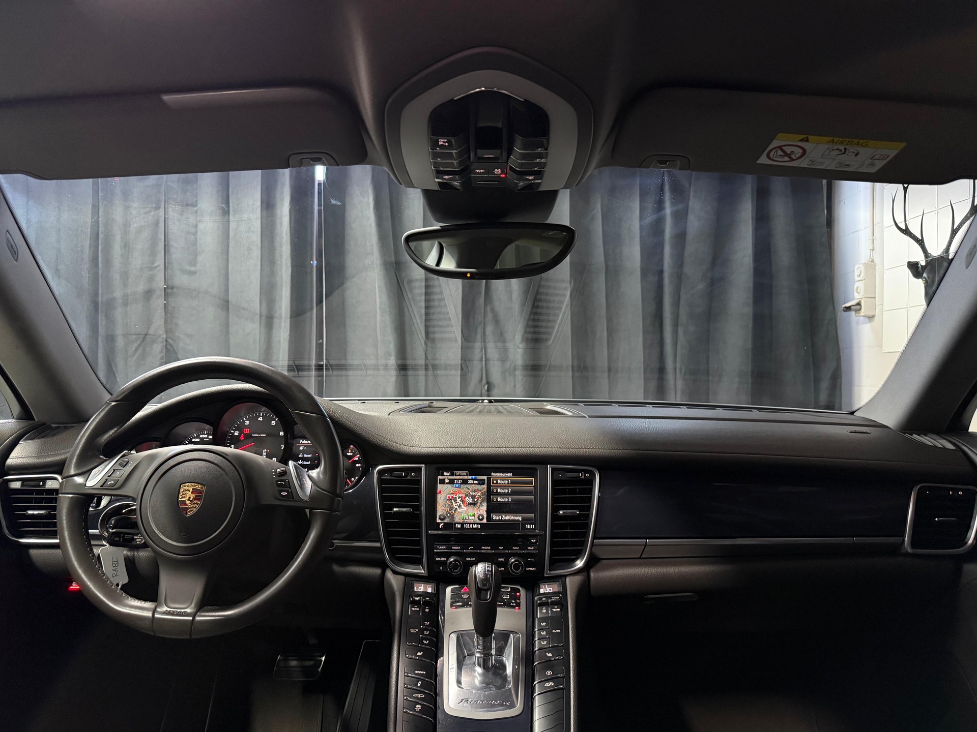 PORSCHE Panamera 4S 3.0 PDK /Exclusively Serviced by Porsche.-image-21