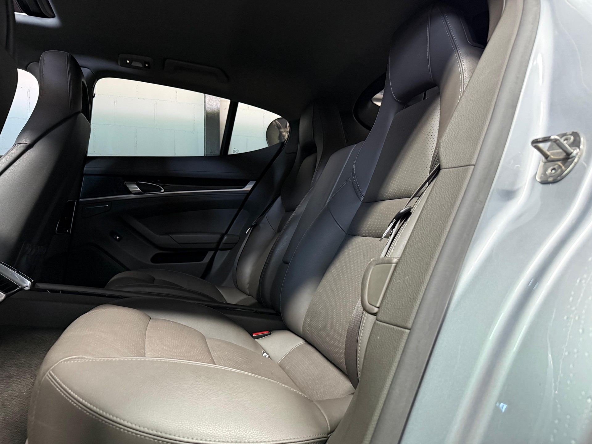 PORSCHE Panamera 4S 3.0 PDK /Exclusively Serviced by Porsche.-image-22