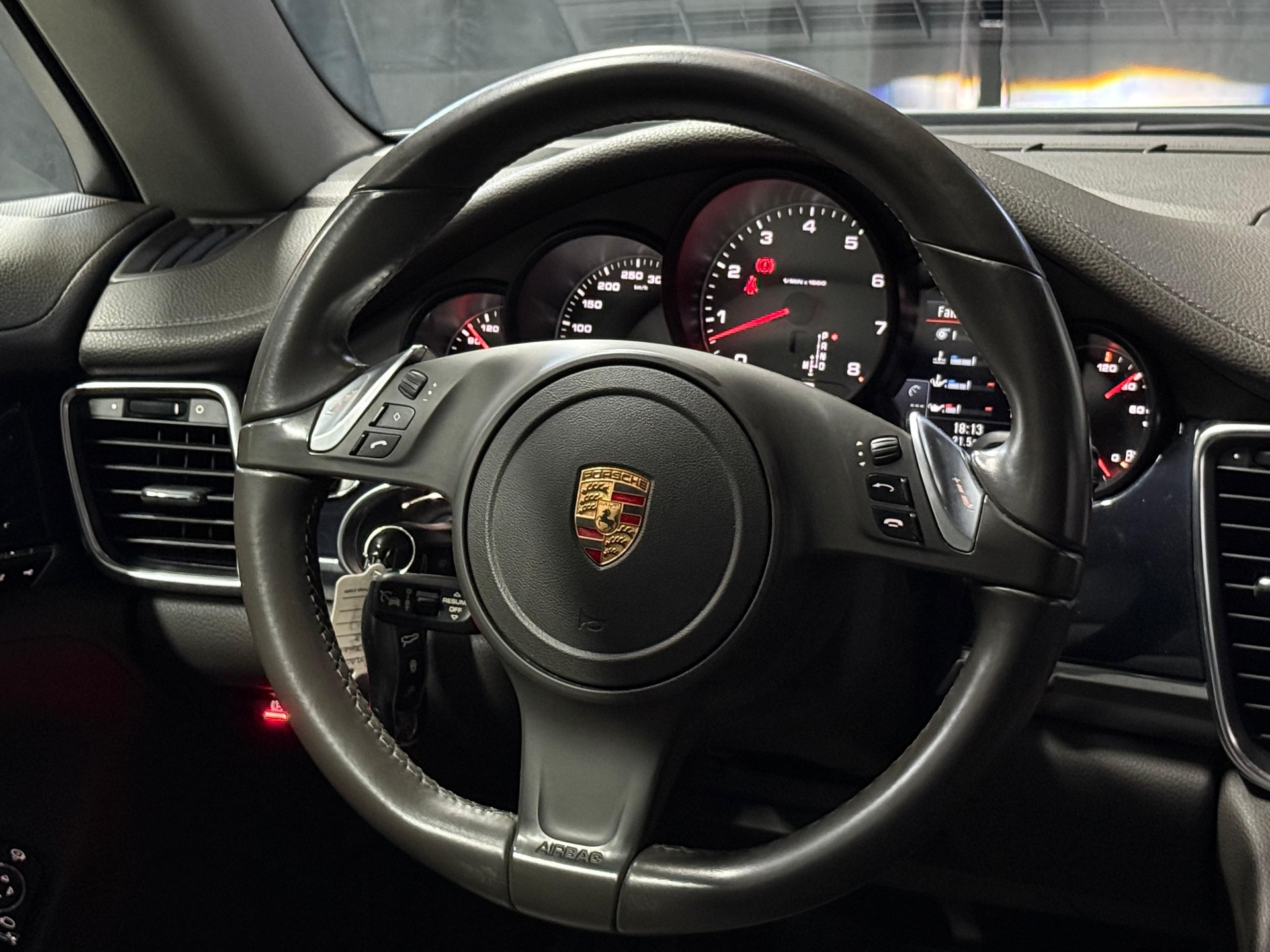 PORSCHE Panamera 4S 3.0 PDK /Exclusively Serviced by Porsche.-image-15