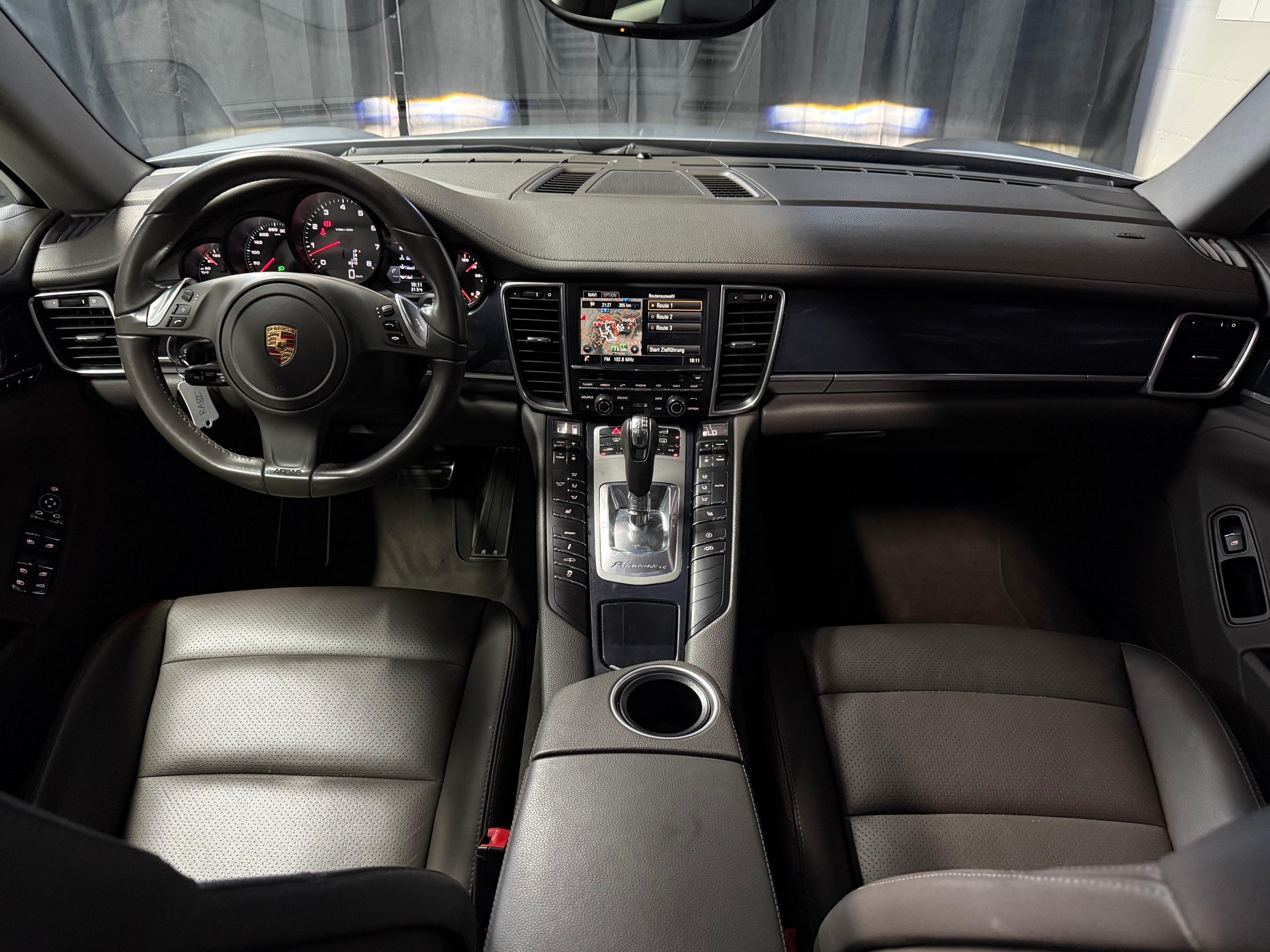 PORSCHE Panamera 4S 3.0 PDK /Exclusively Serviced by Porsche.-image-14