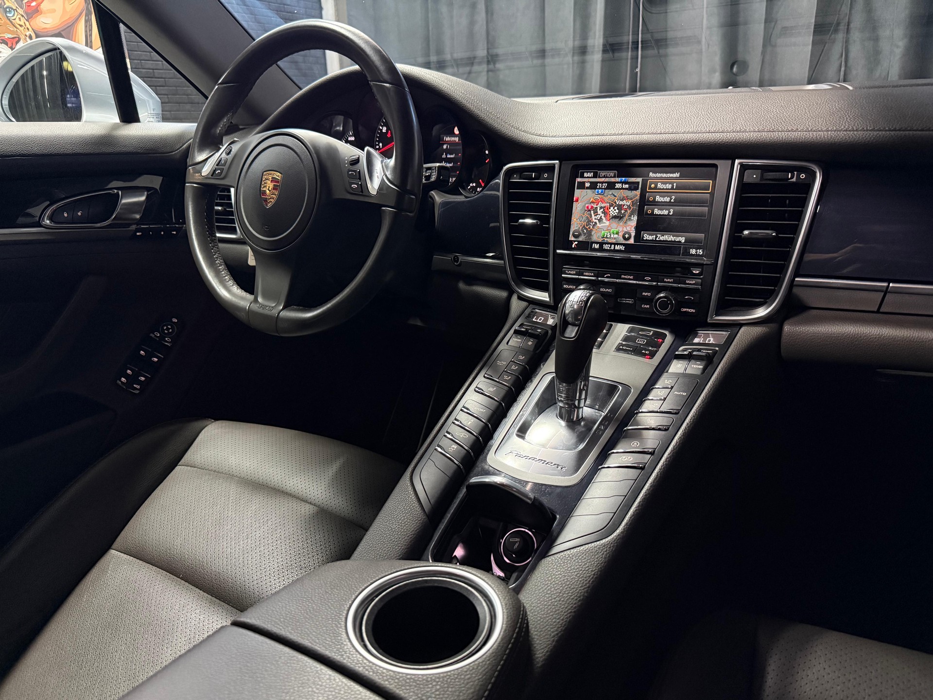 PORSCHE Panamera 4S 3.0 PDK /Exclusively Serviced by Porsche.-image-13