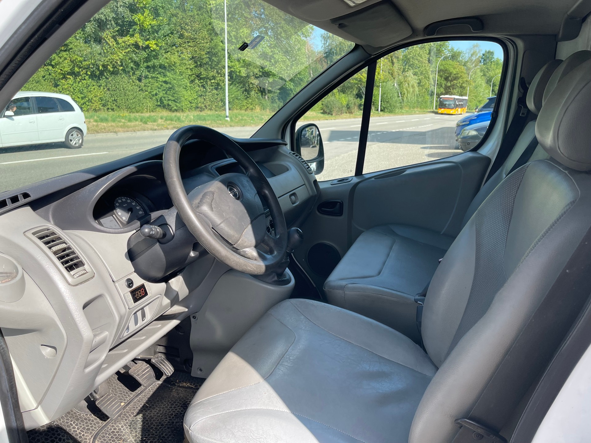 OPEL Vivaro 2.0 CDTI 2.7t L1H1-image-9