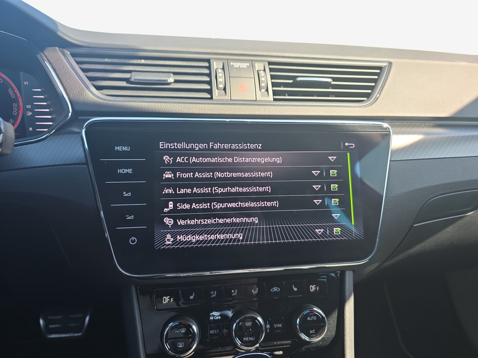 SKODA Superb Combi 2.0 TDi SportLine 4x4 DSG-image-14