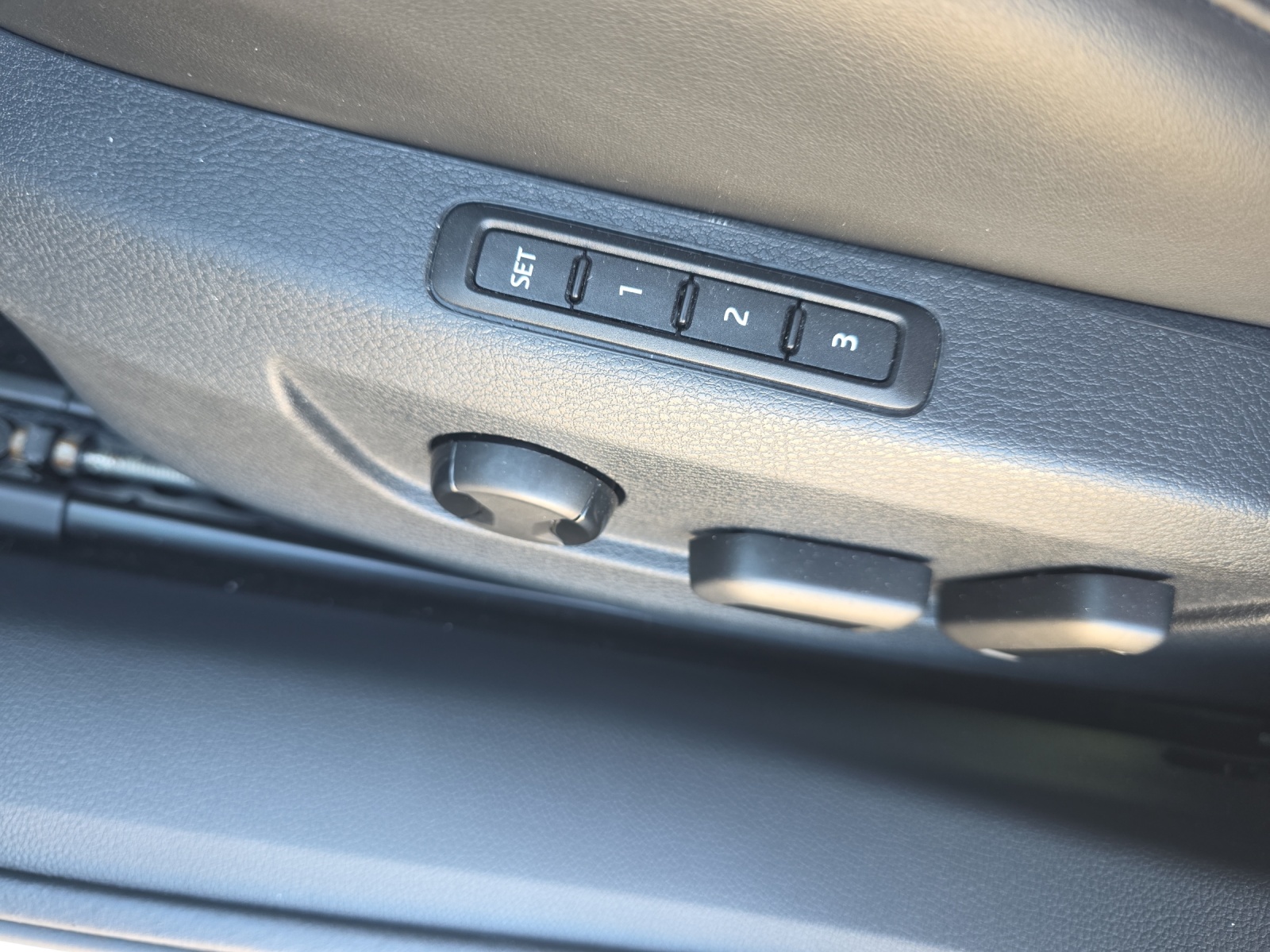 SKODA Superb Combi 2.0 TDi SportLine 4x4 DSG-image-15